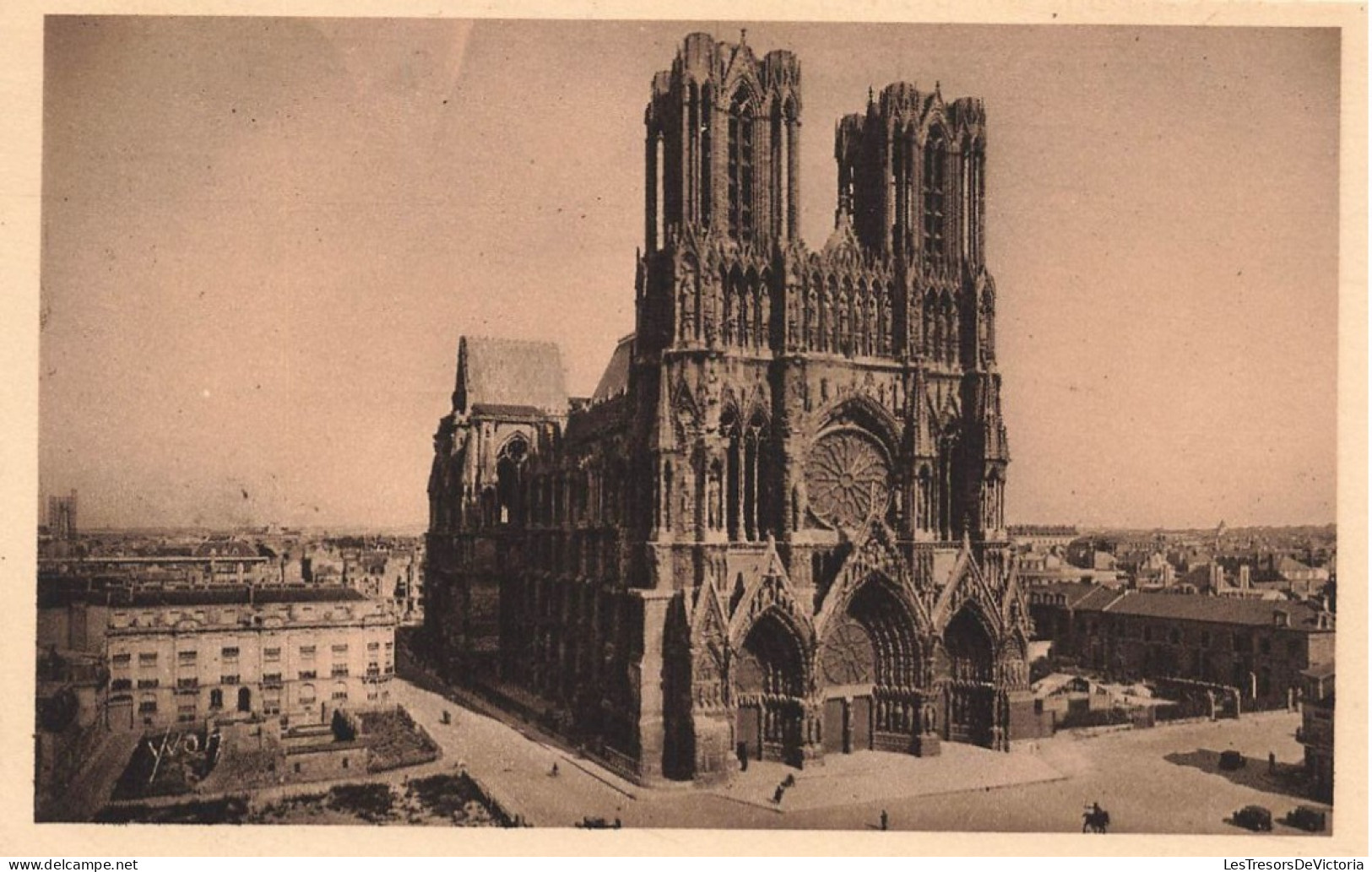 FRANCE - Reims (Marne) - Vue Générale De La Cathédrale - Vue De L'extérieur - Carte Postale Ancienne - Reims