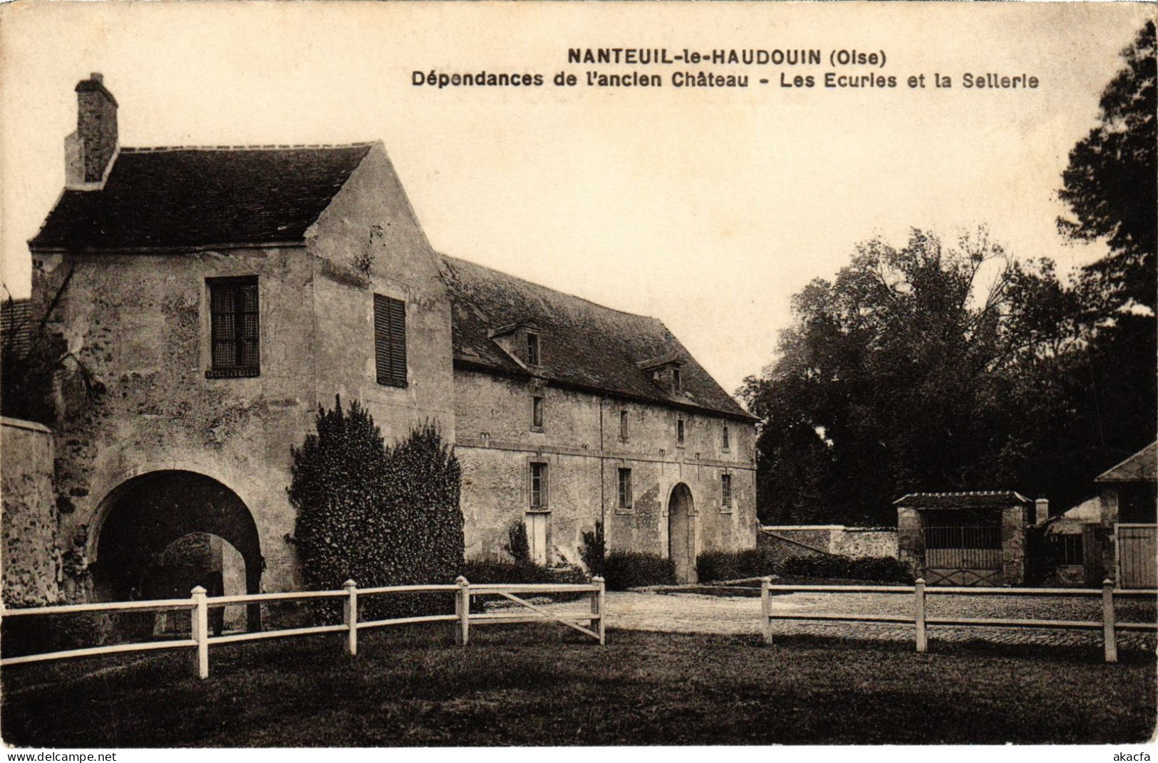 CPA Nanteuil-le-Hadouin Ancien Chateau Les Ecuries (1186870) - Nanteuil-le-Haudouin