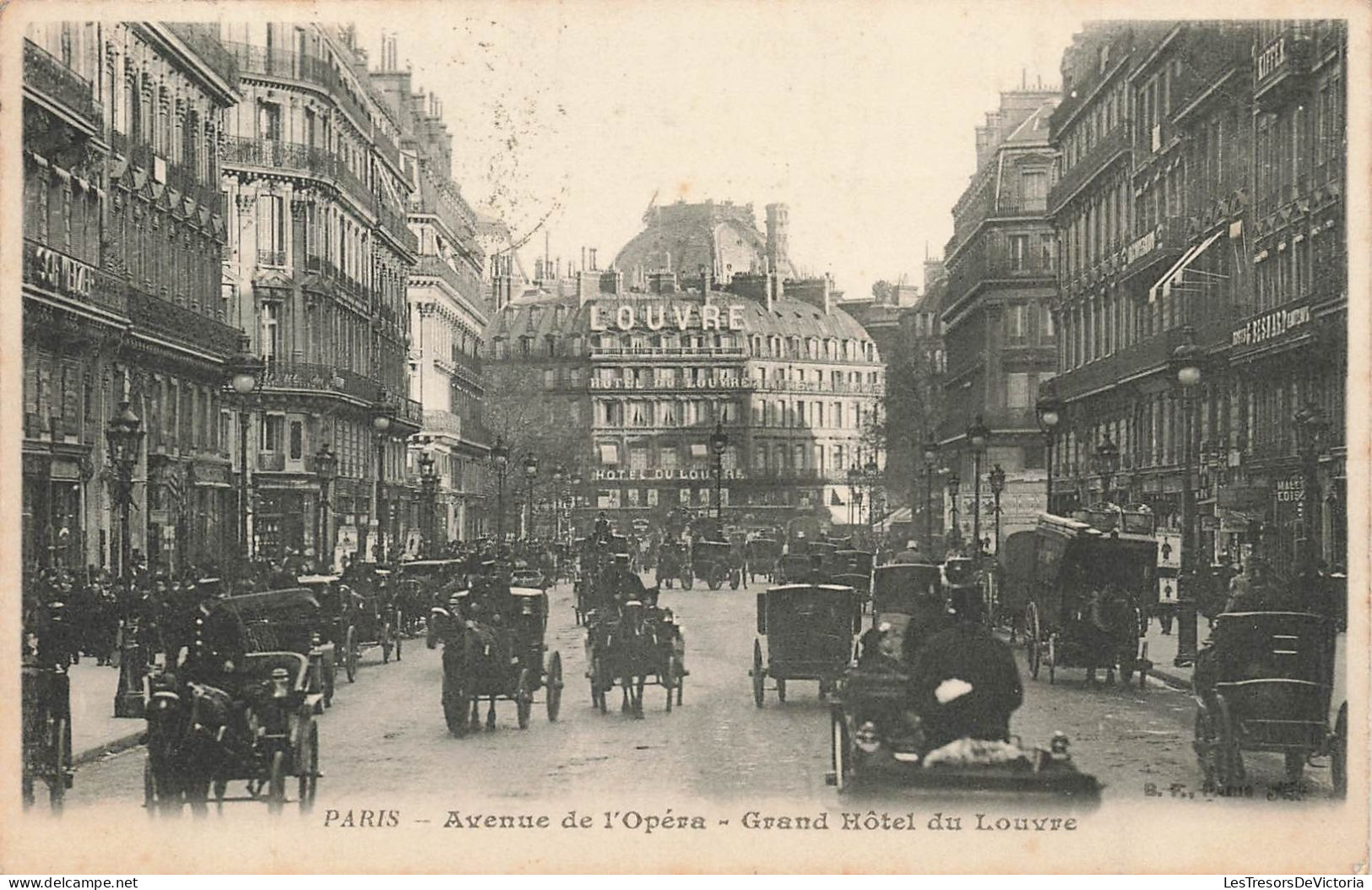 FRANCE - Paris - Vue Sur L'avenue De L'Opéra - Grand Hôtel Du Louvre - Animé - Carte Postale Ancienne - Louvre