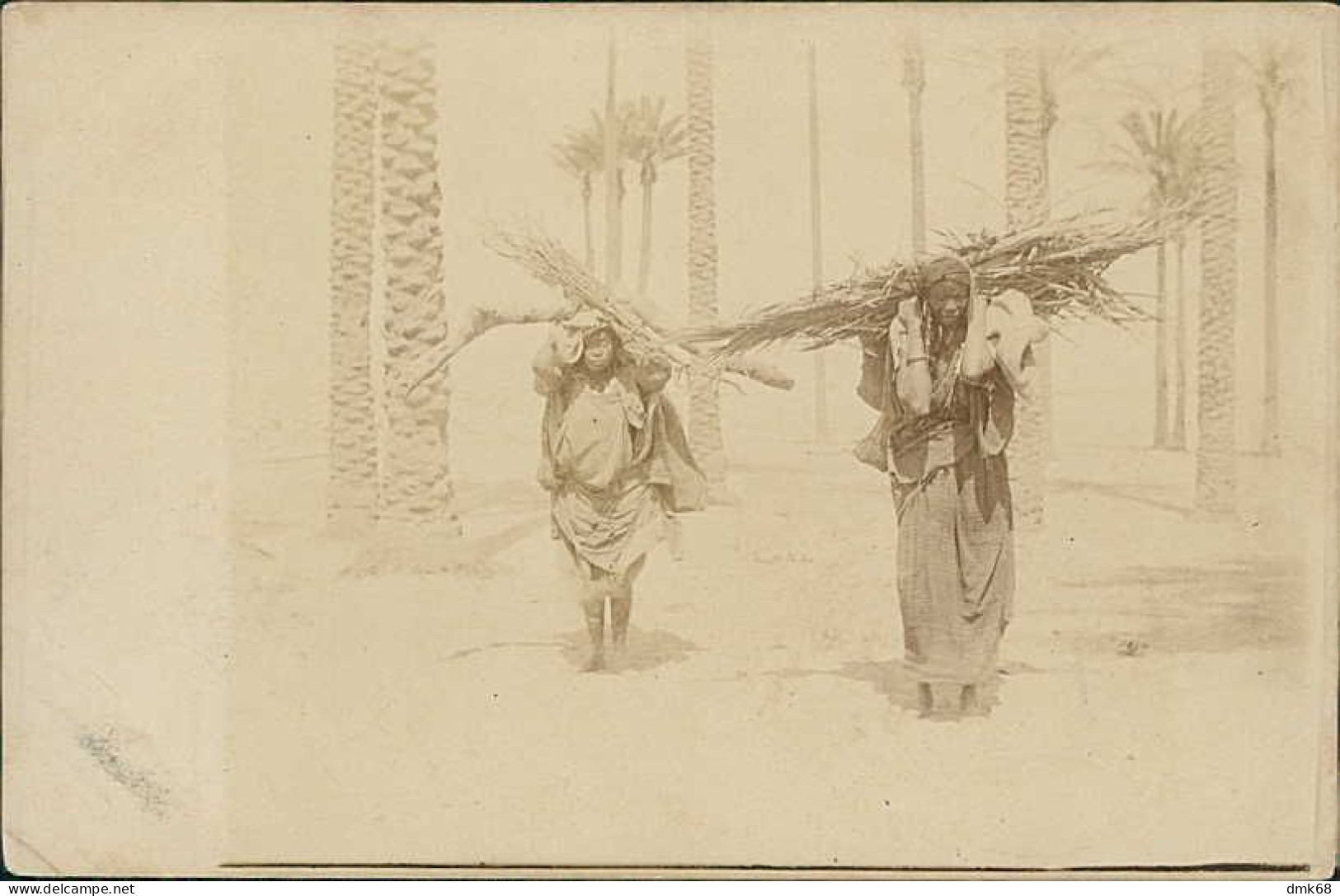 AFRICA - LIBIA / LIBYA - ARAB WOMEN / WOOD CARRIERS - RPPC POSTCARD - MAILED 1912 (12388) - Libye