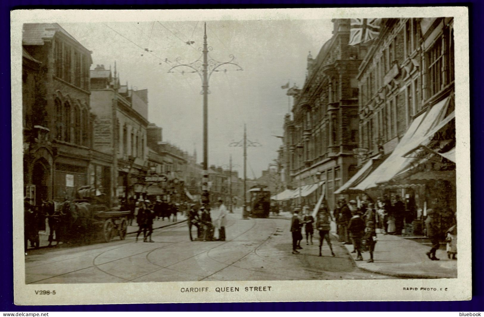 Ref 1633 - Early Real Photo Postcard - Busy View Queen Street Cardiff - Glamorgan Wales - Glamorgan