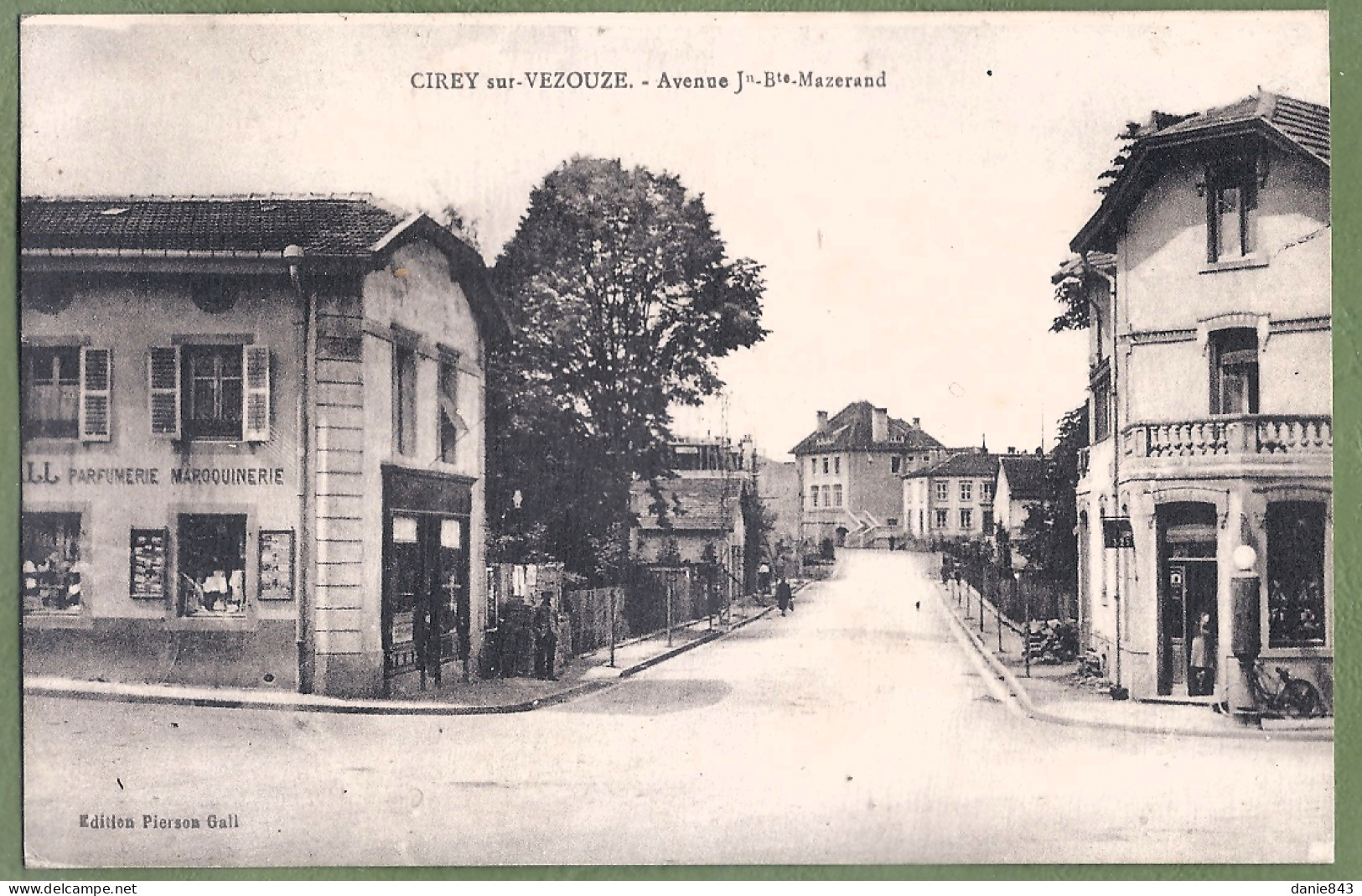 CPA  - MEURTHE ET MOSELLE - CIREY SUR  VEZOUZE - AVENUE Jean Baptiste MAZERAND -  Animation, Commerces, Pompes à Essence - Cirey Sur Vezouze