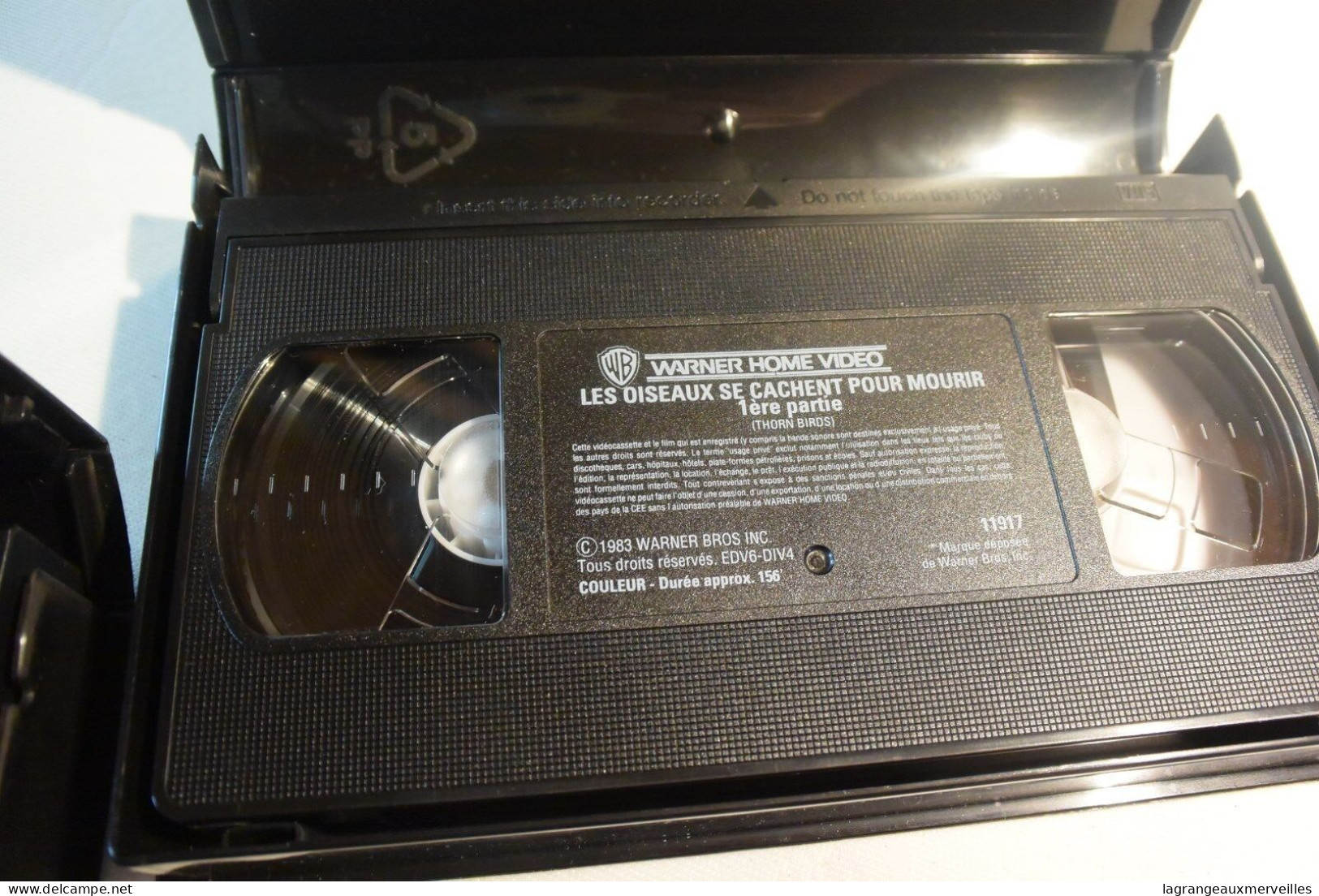 C71 Cassette Vidéo Les Oiseaux Se Cachent Pour Mourir Chamberlain Vol 1 Et 2 - Collections, Lots & Séries