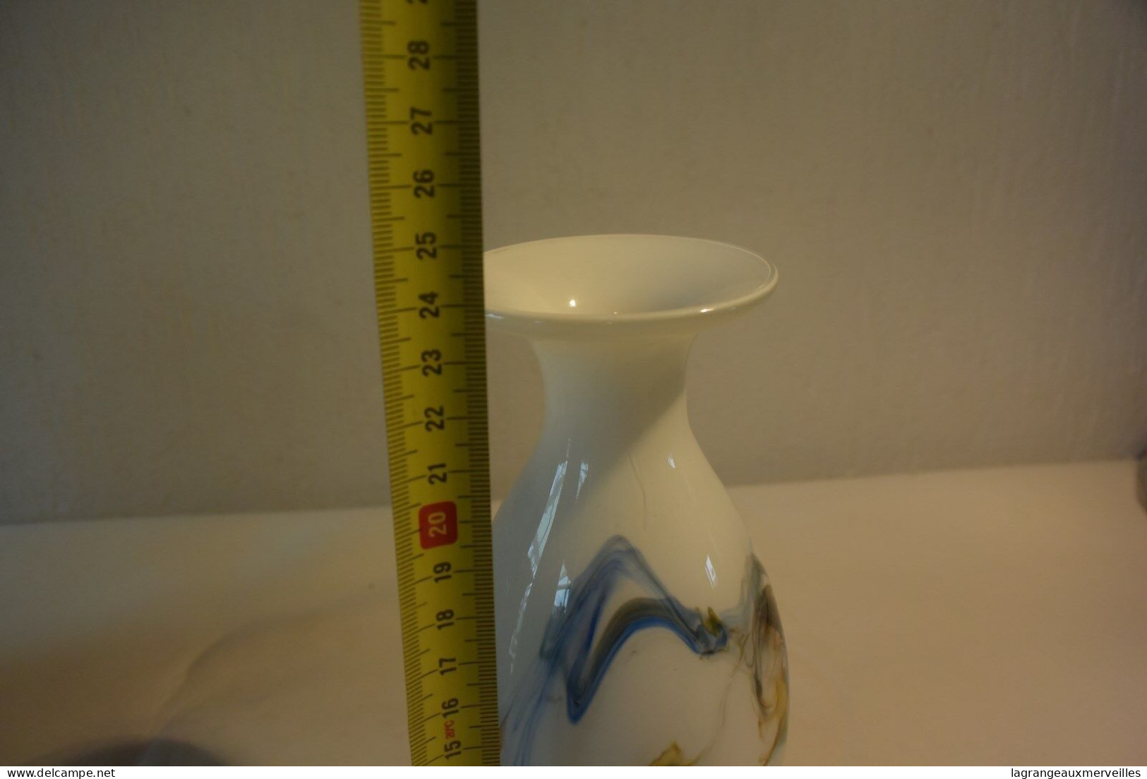 C71 Magnifique Vase Soliflore En Verre Coulé Et Coloré - Vases