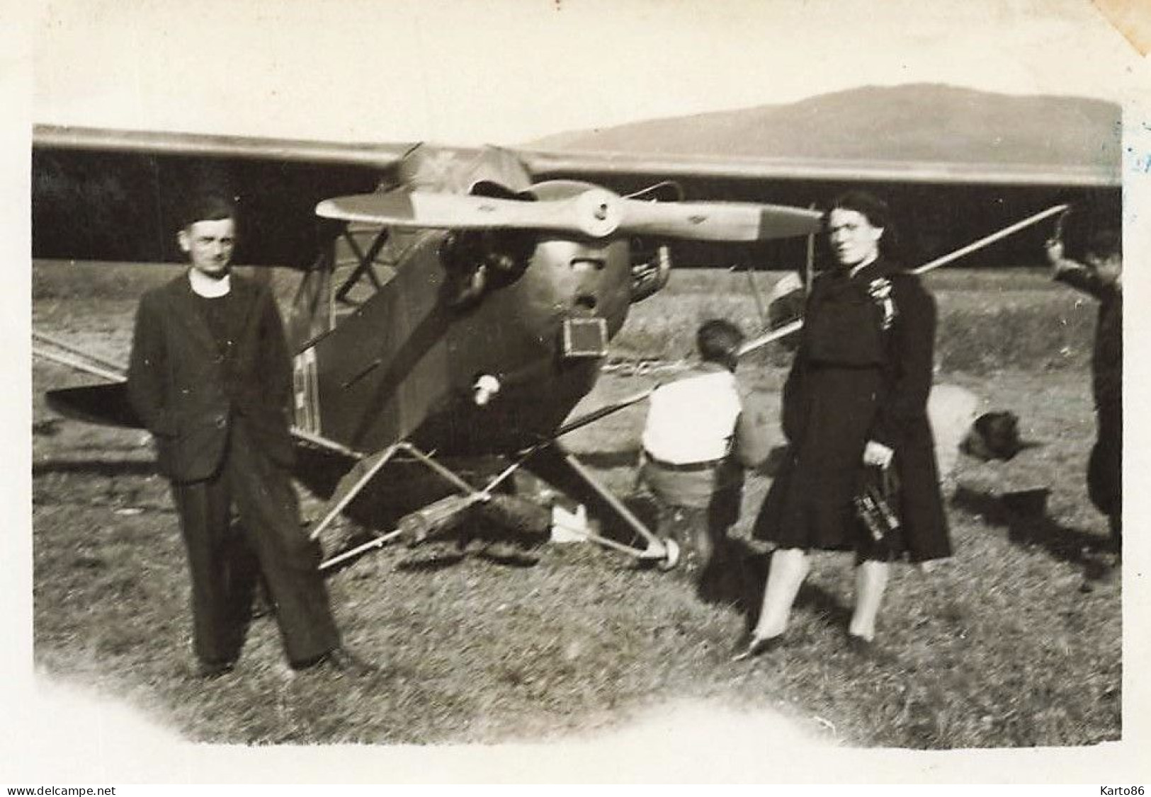 St étienne Les Remiremont * RARE Photo 1945 * WW2 Guerre 39/45 War * Fête De La Libération Avion Aviation Aviateur 9x6cm - Saint Etienne De Remiremont