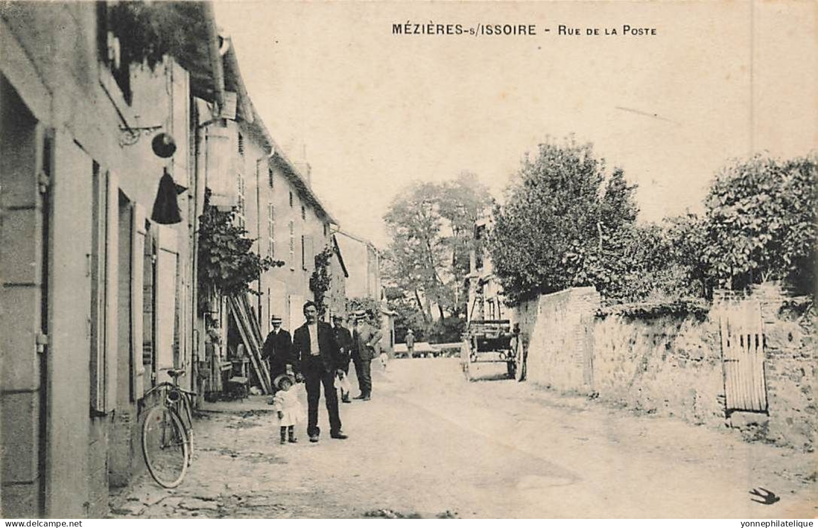 87 - HAUTE-VIENNE - MEZIERES-SUR-ISSOIRE - Rue De La Poste - Animation - 10375 - Meziere Sur Issoire