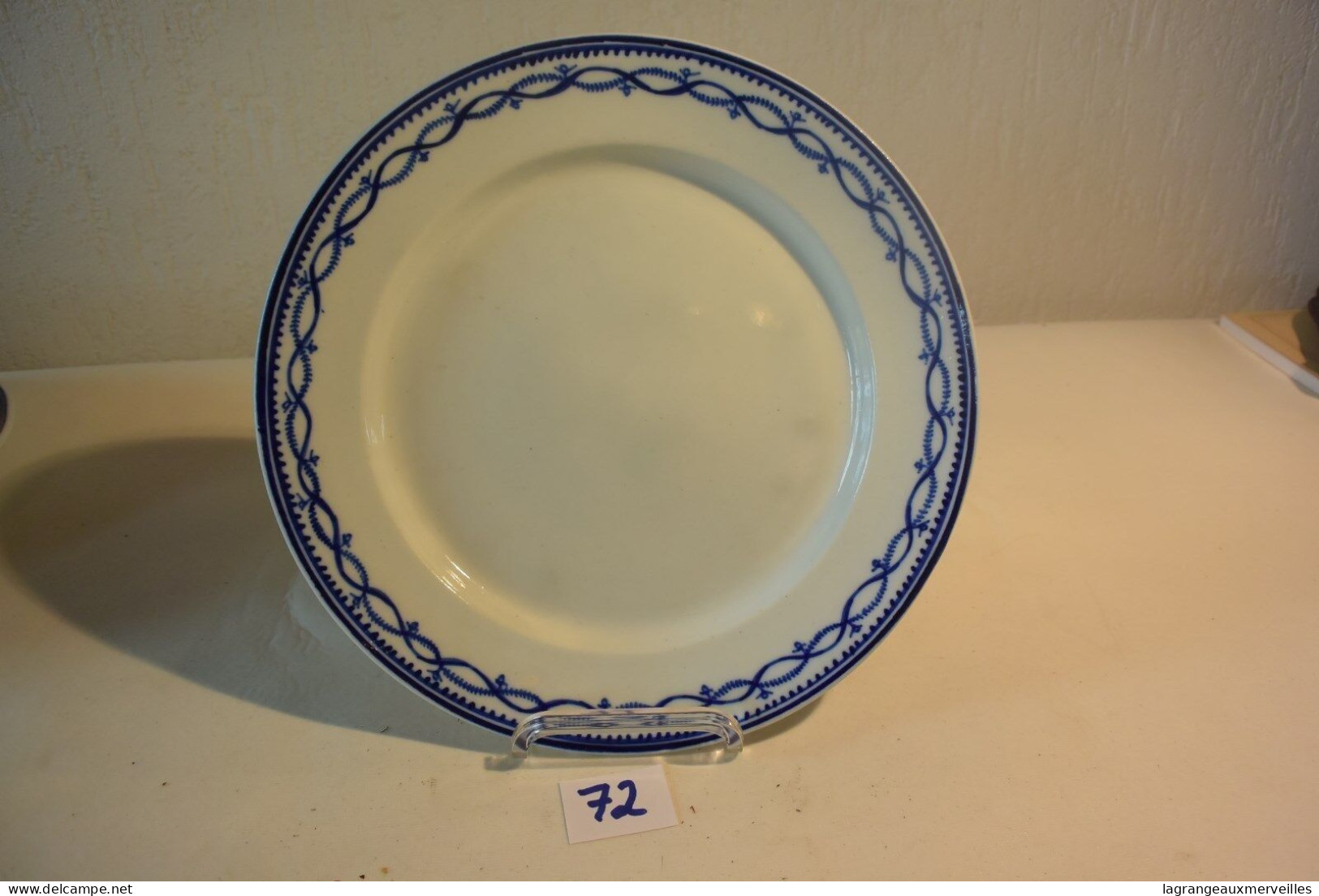 C72 Ancienne Assiette En Porcelaine De Tournai ? Décor Liseré Entrelacé 2 - Doornik (BEL)