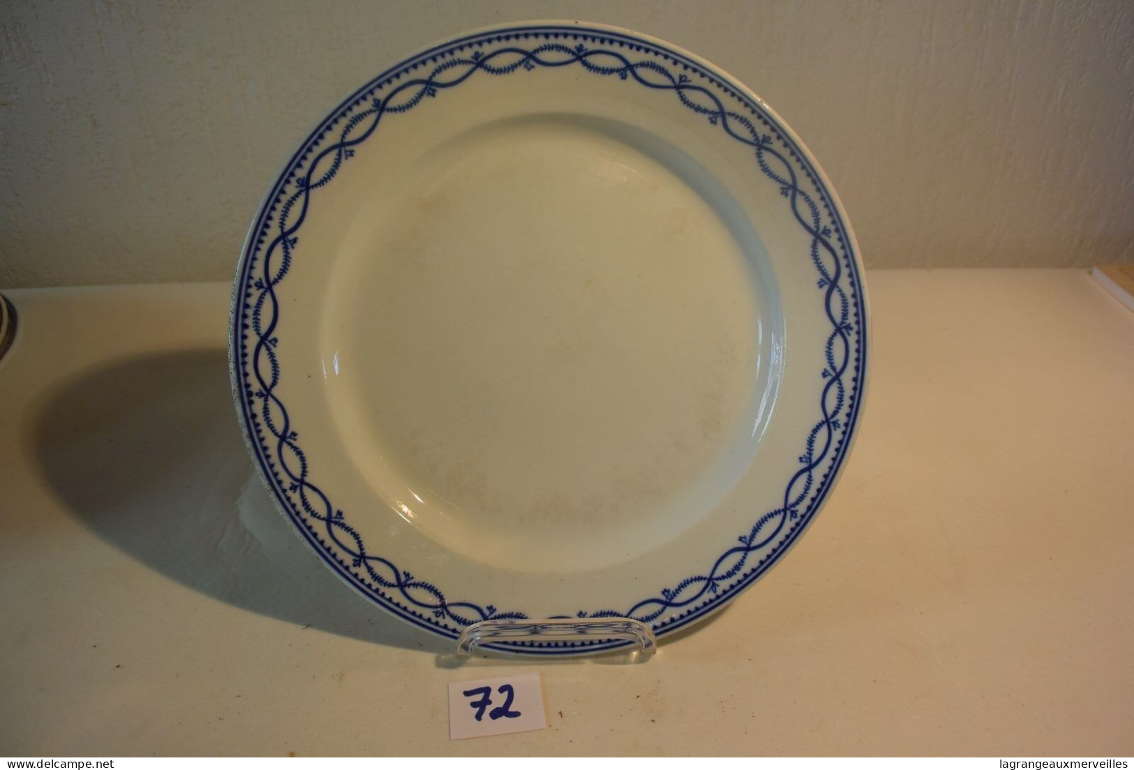 C72 Ancienne Assiette En Porcelaine De Tournai ? Décor Liseré Entrelacé - Doornik (BEL)