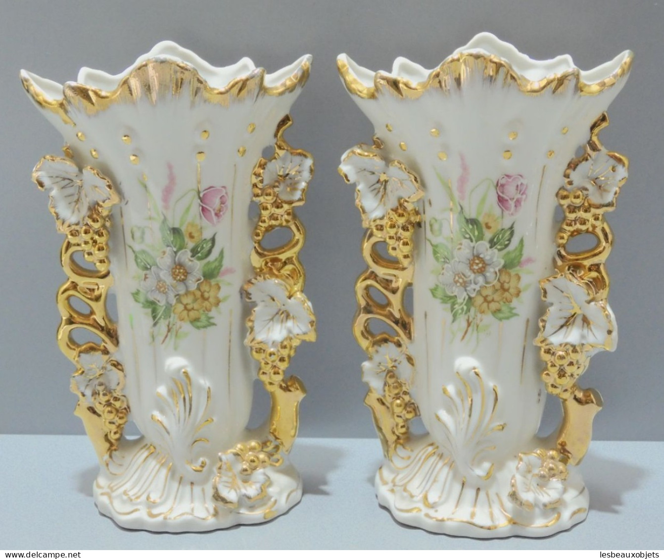 -JOLIE PAIRE De VASES De MARIEE XXe BELLES DORURES FLEURS Rehauts émail Déco       E - Religieuze Kunst