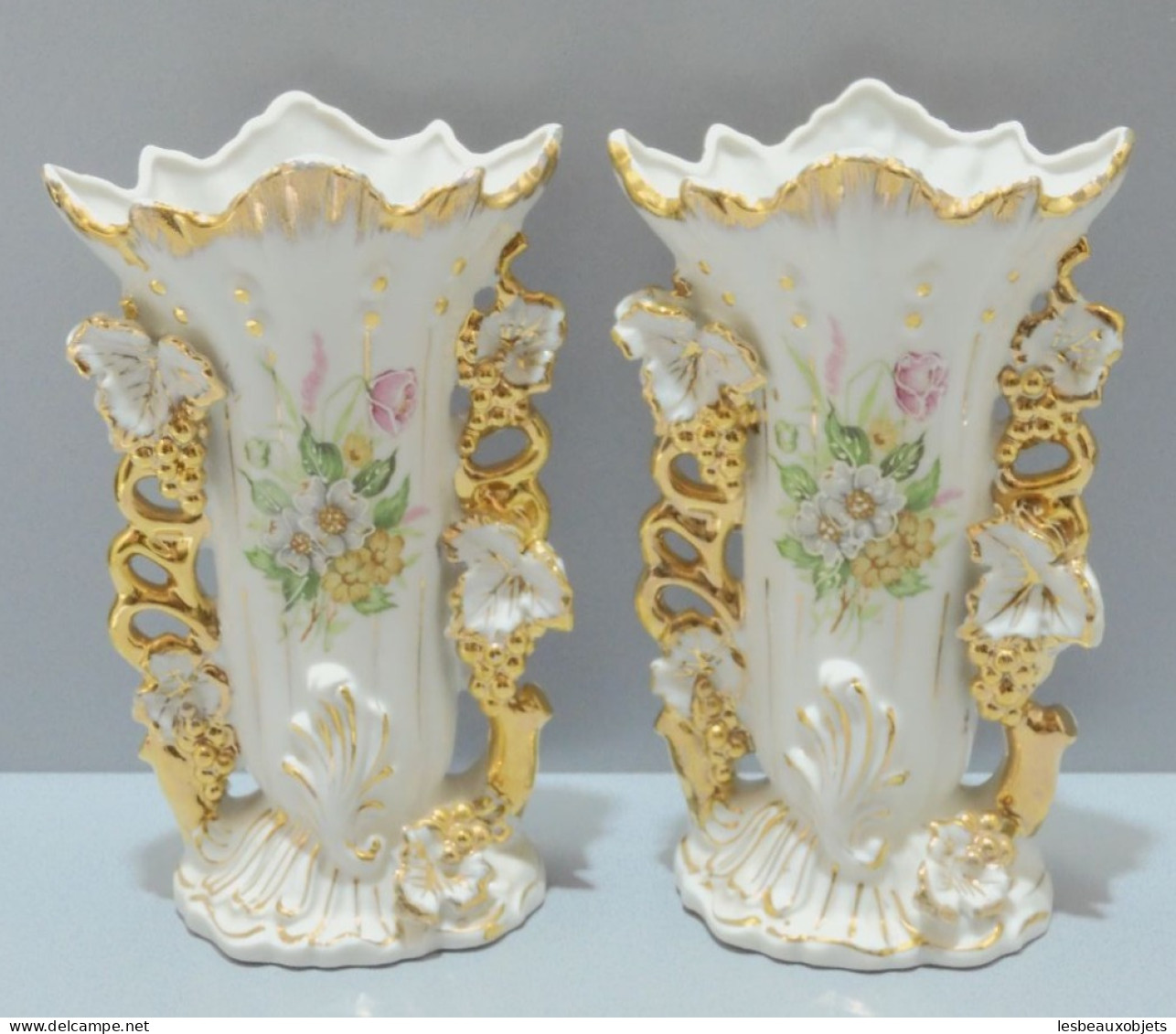 -JOLIE PAIRE De VASES De MARIEE XXe BELLES DORURES FLEURS Rehauts émail Déco       E - Religieuze Kunst