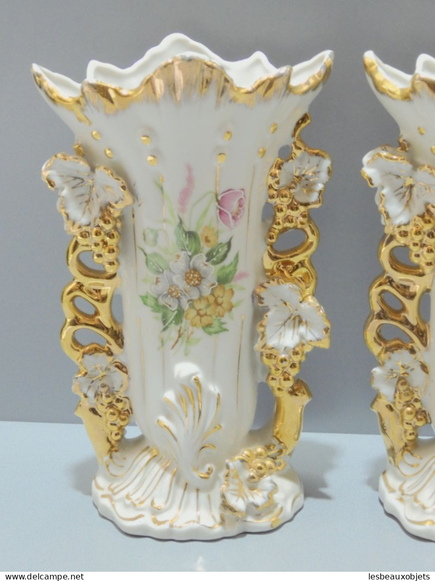 -JOLIE PAIRE De VASES De MARIEE XXe BELLES DORURES FLEURS Rehauts émail Déco       E - Arte Religiosa