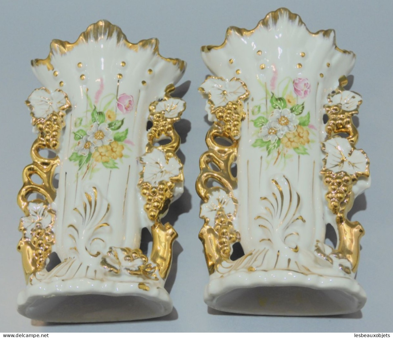 -JOLIE PAIRE de VASES de MARIEE XXe BELLES DORURES FLEURS rehauts émail déco       E