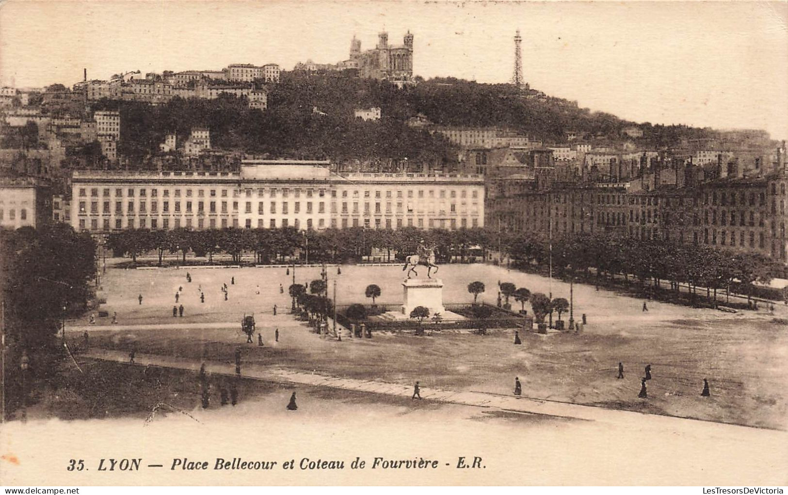 FRANCE - Lyon - Place Bellecour Et Coteau De Fourvière - Carte Postale Ancienne - Andere & Zonder Classificatie