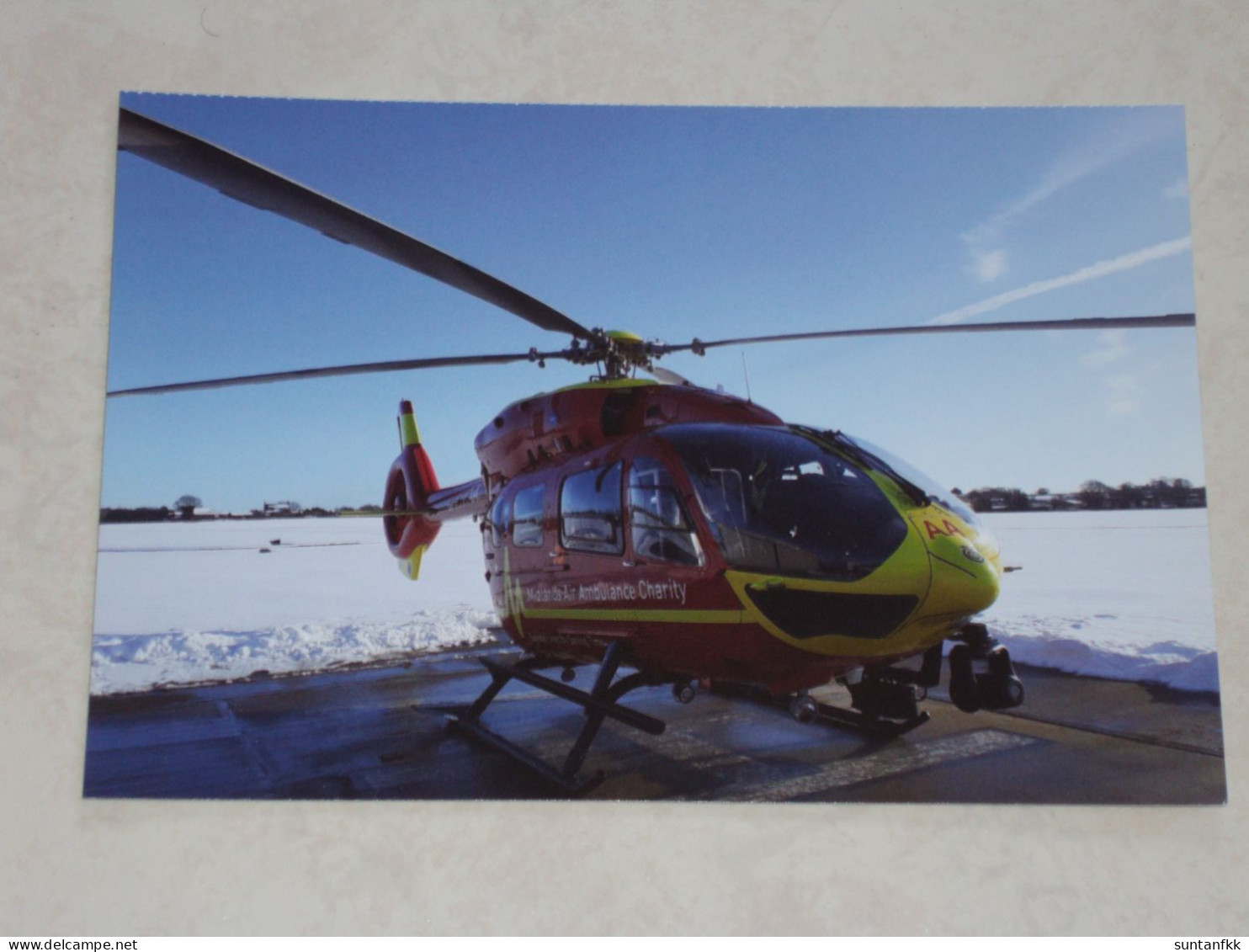 East Midlands Air Ambulance Helicopter/Helicoptere 2 - Hélicoptères