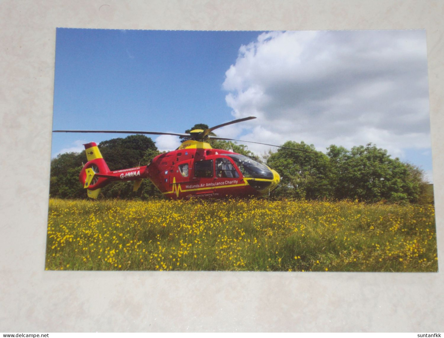 East Midlands Air Ambulance Helicopter/Helicoptere 5 - Hélicoptères