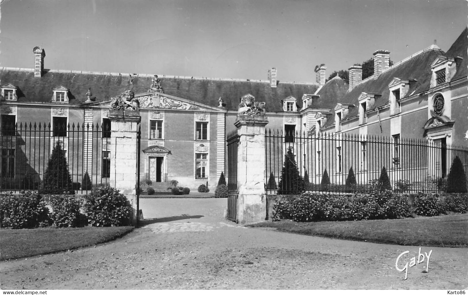 Carquefou * Centre Hospitalier Régional De Nantes * Hôpital De La Seilleraye * L'entrée Du Château - Carquefou