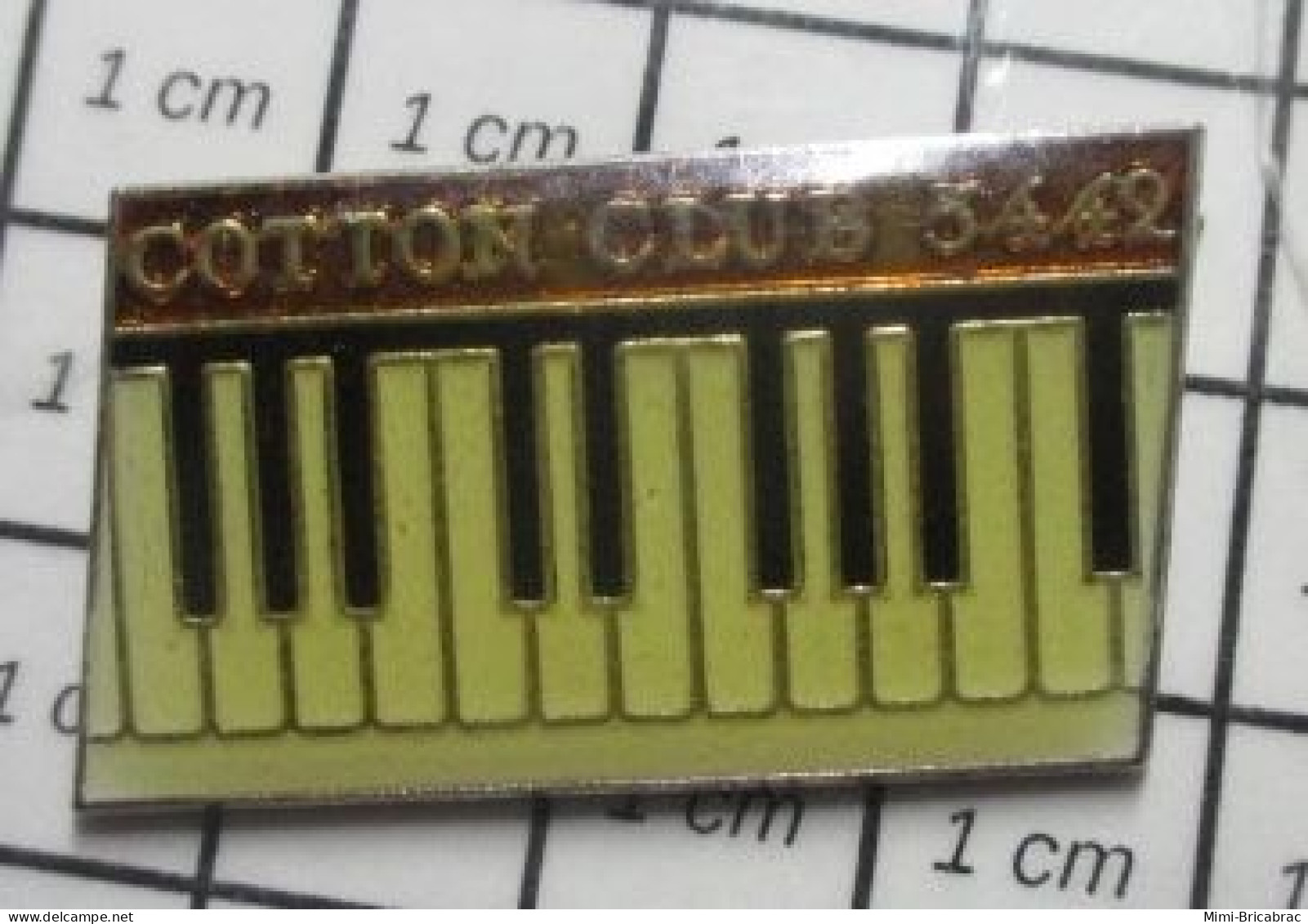 512F Pin's Pins / Beau Et Rare / Thème MUSIQUE / COTTON CLUB 5442 TOUCHES DE PIANO CLAVIER - Musique