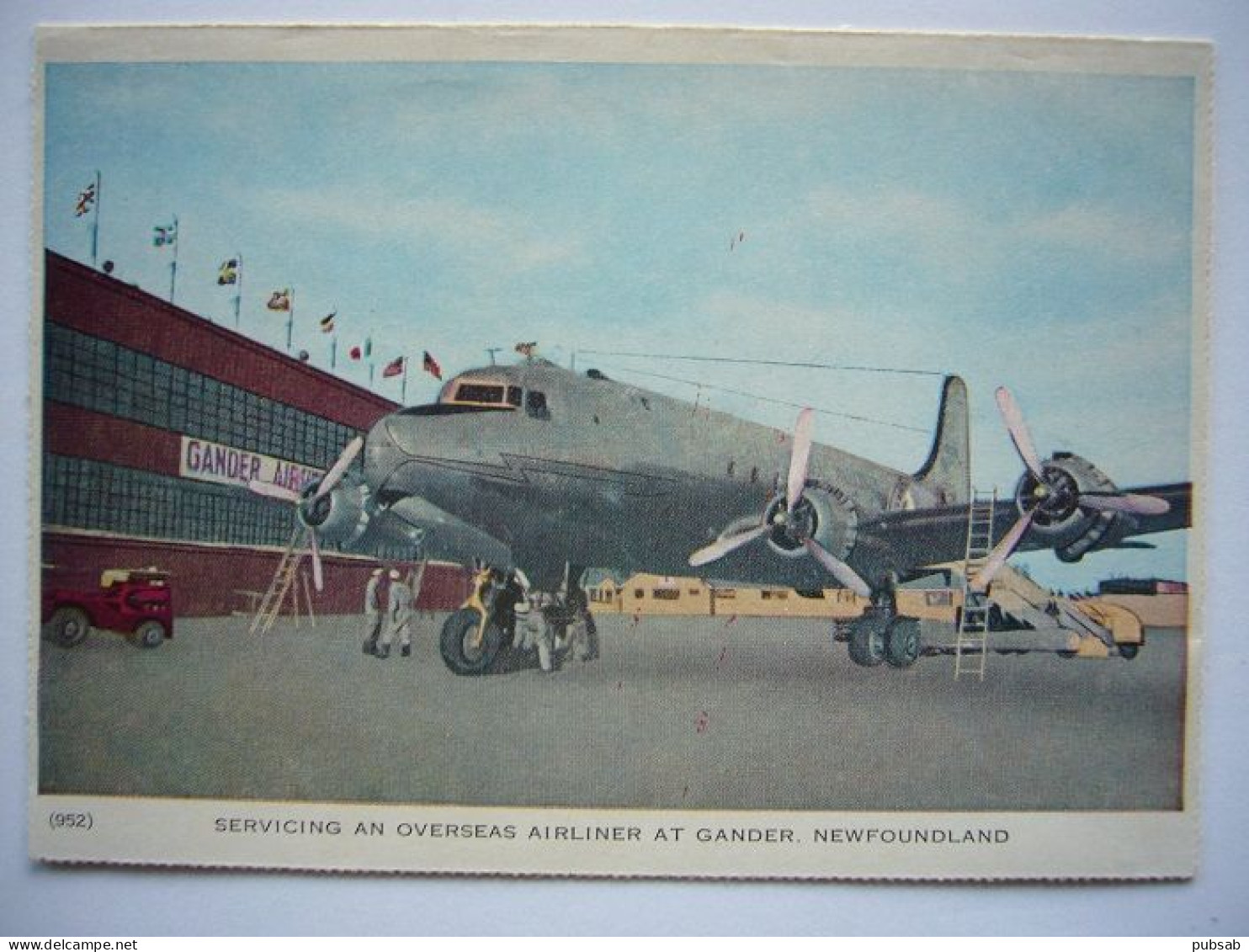 Avion / Airplane / OVERSEAS AIRLINER / Douglas DC-4 / Seen At Gander Airport / Aéroport / Flughafen - 1946-....: Era Moderna