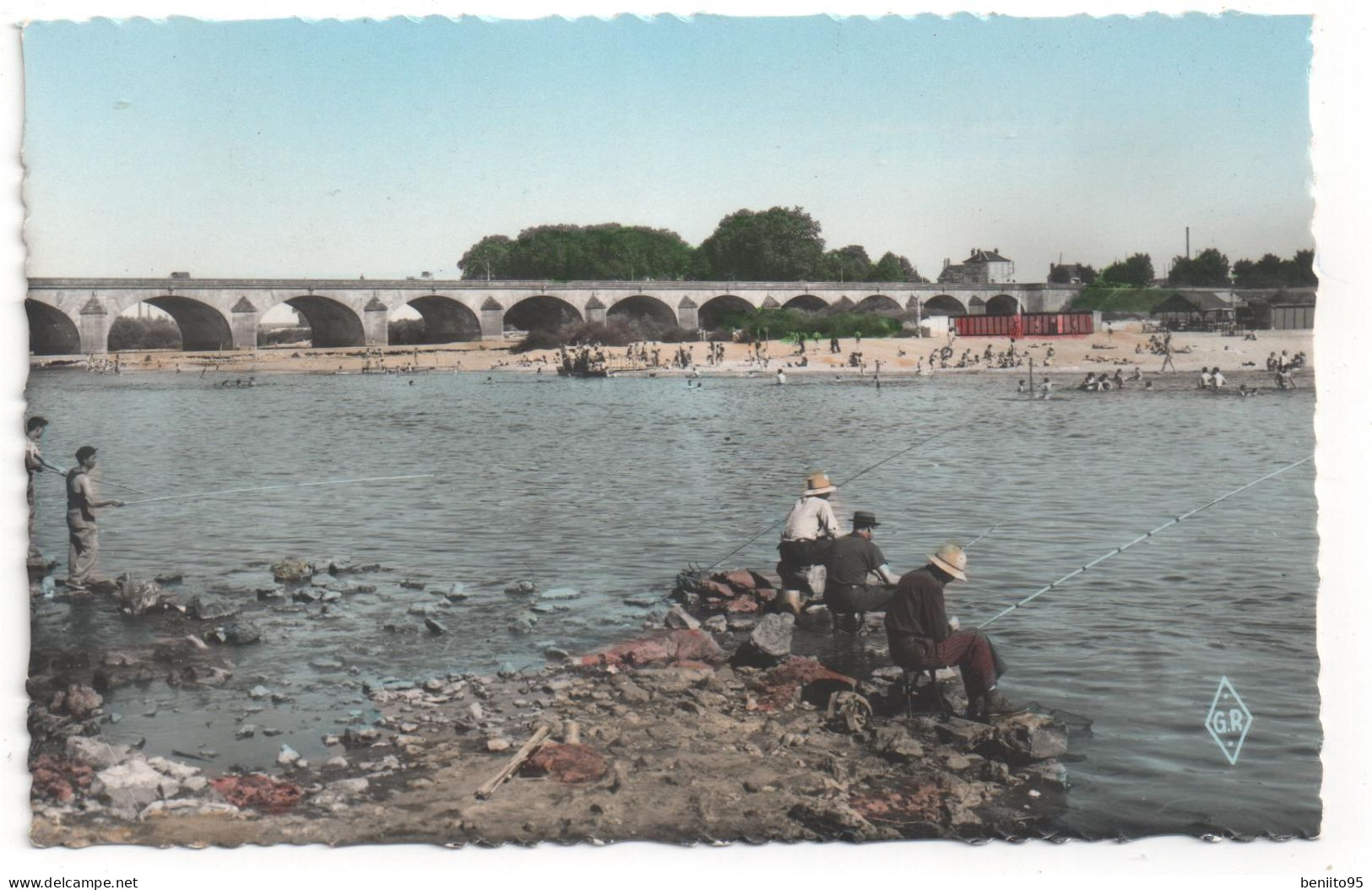 CPSM De NEVERS  Les Bords De La Loire. - Nevers