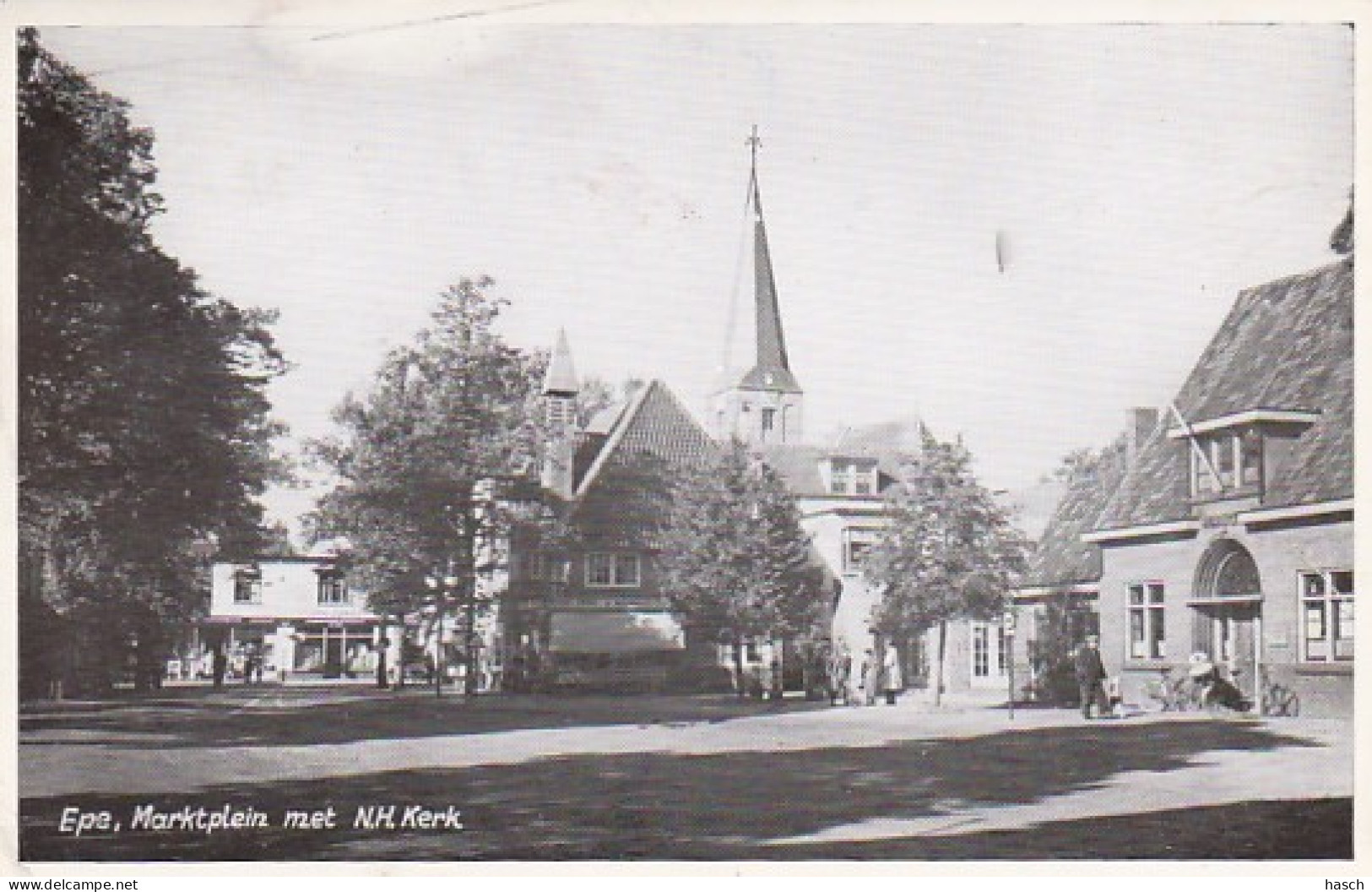 2850	25	Epe, Marktplein Met N. H. Kerk (links Onder Een Kleine Vouw) - Epe