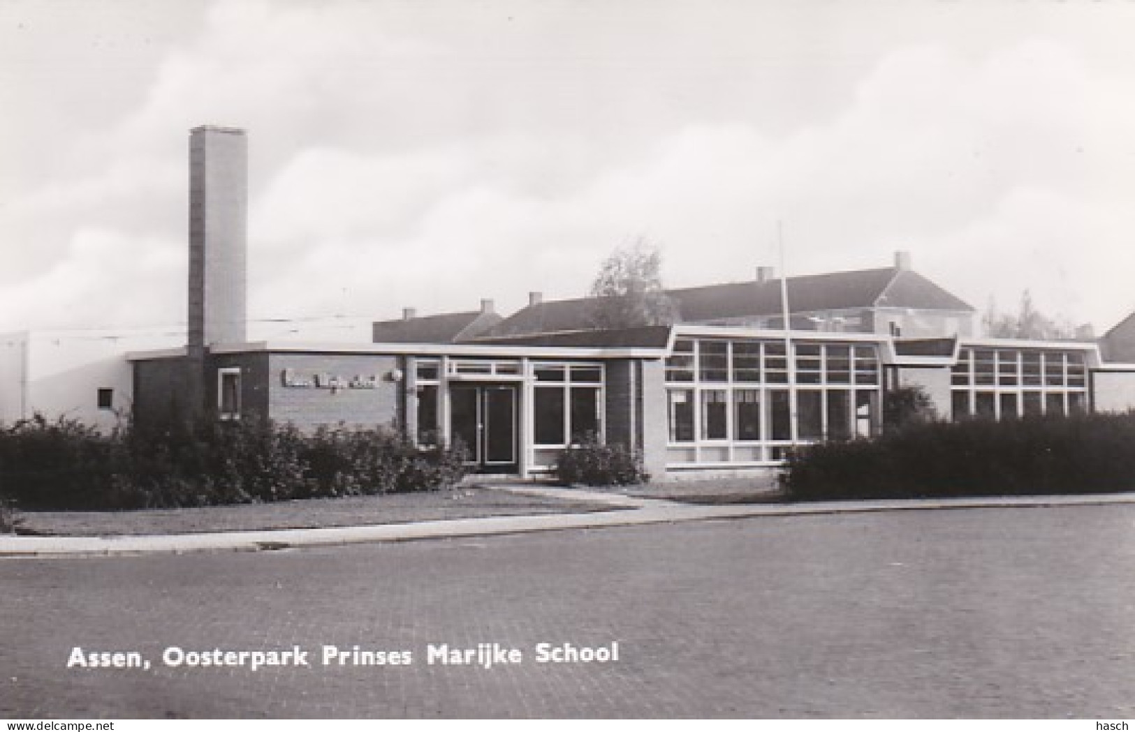 2850	45	Assen, Oosterpark Prinses Marijke School (Mooie Foto Kaart) - Assen