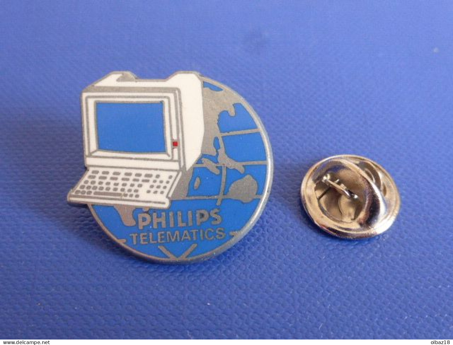 Pin's Brut Arthus Bertrand Philips Telematics - Minitel Informatique Ordinateur Mappemonde Terre - Pin's Non Doré (AA13) - Arthus Bertrand