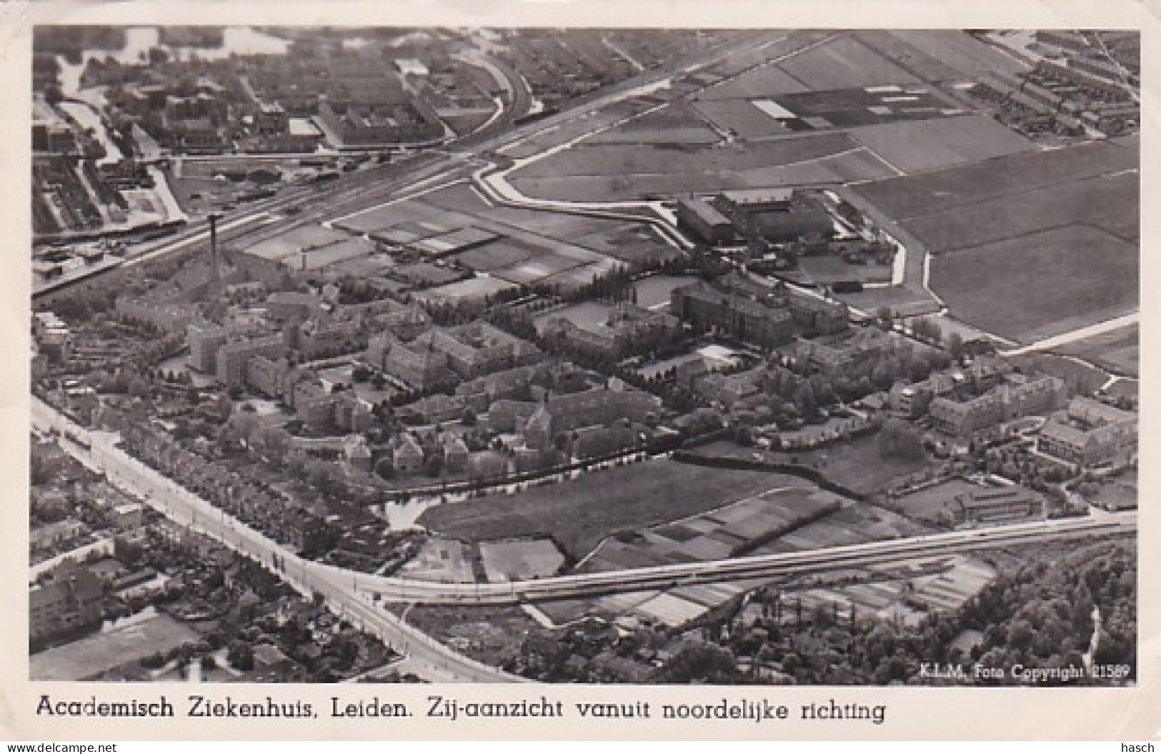 2850	156	Leiden, Academisch Ziekenhuis. Zij-aanzicht Vanuit Noordelijke Richting (vouwen In De Hoeken, Zie Achterkant) - Leiden