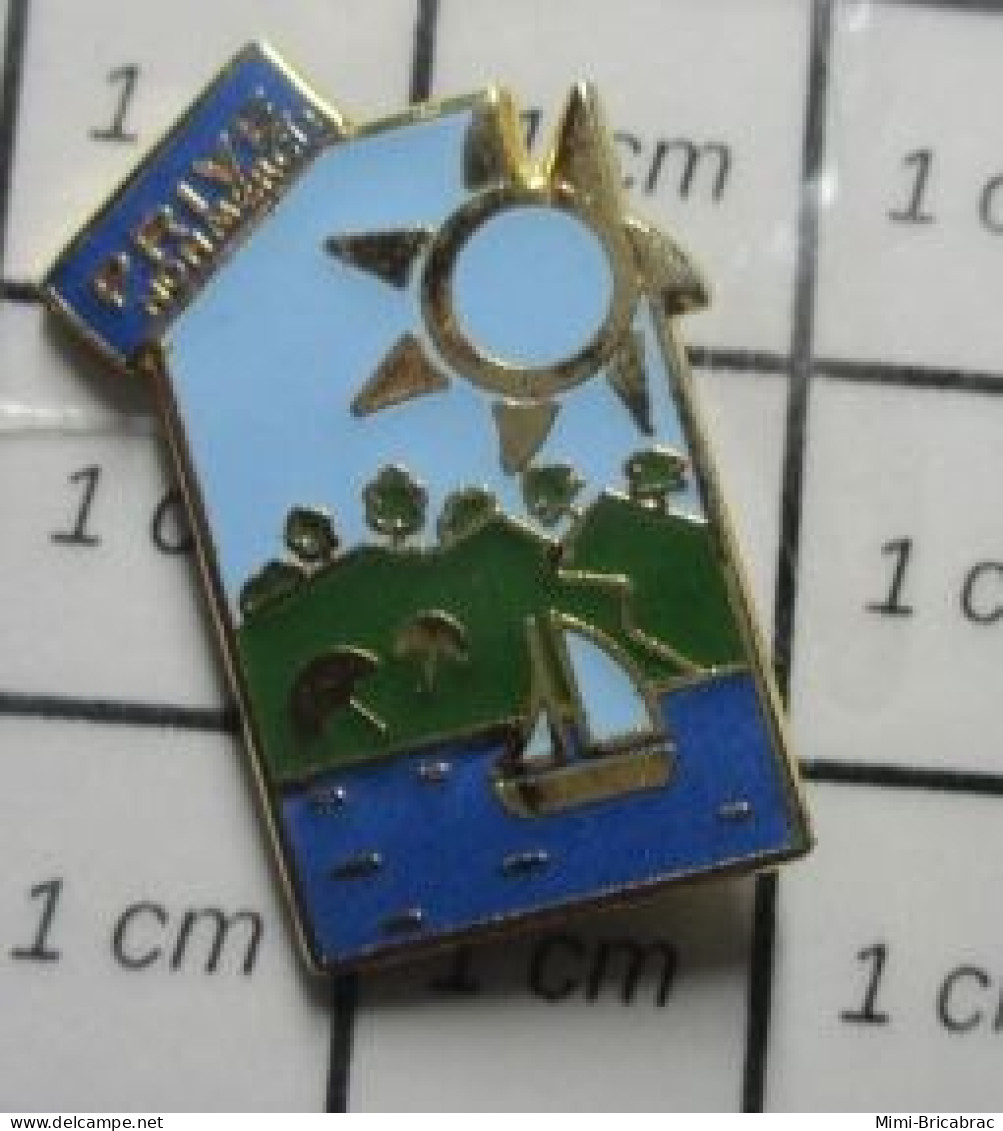 718A Pin's Pins / Beau Et Rare / BATeAUX / PRIVE NON MERCI (??? Quoi ?) BATEAU VOILIER SOLEIl - Schiffahrt