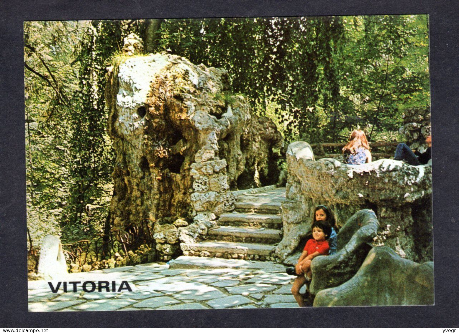 Espagne - VITORIA - La Cascada - Parque De La Florida - 2 Enfants Assis - Álava (Vitoria)