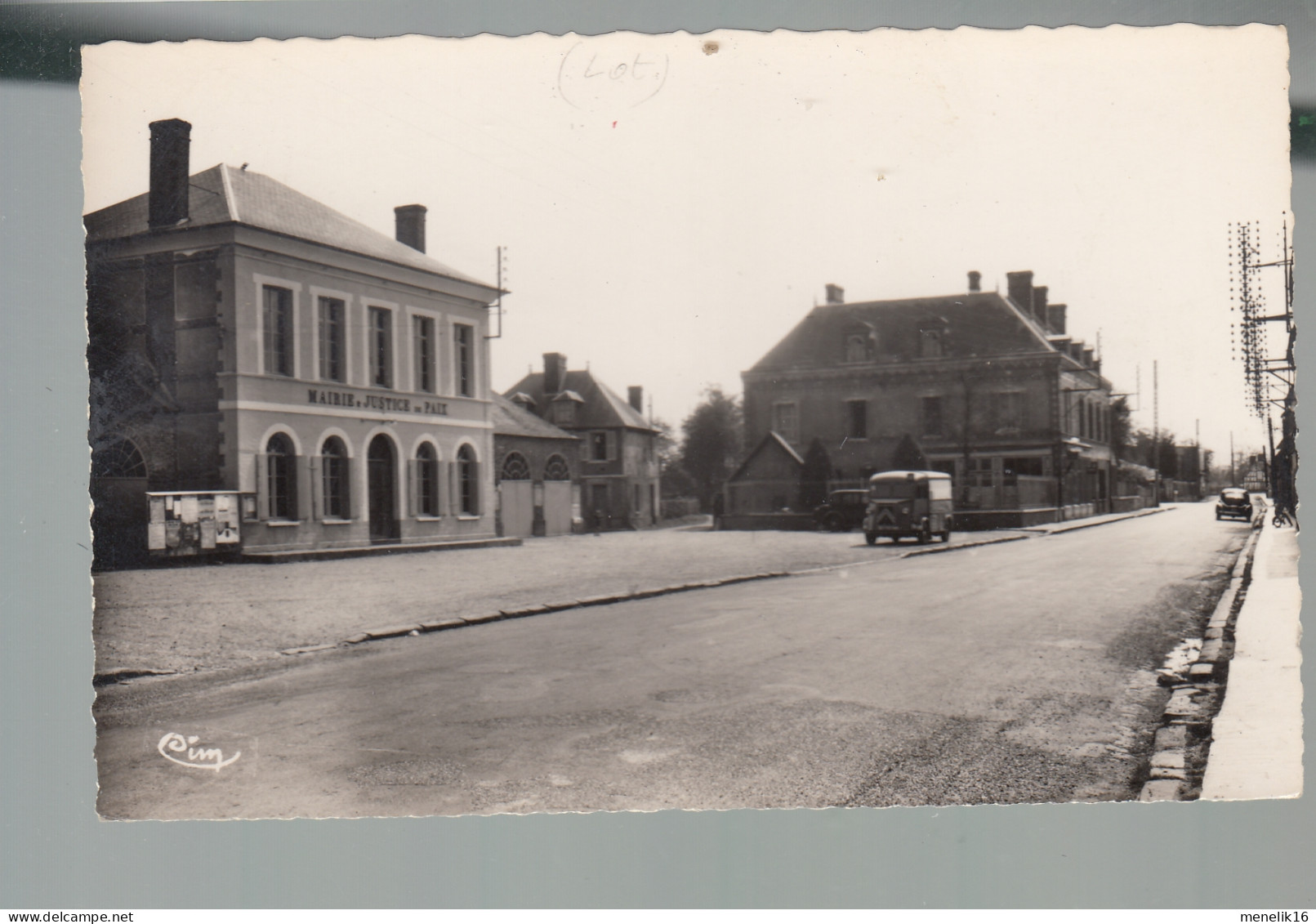 CP - 27 - Beaumesnil - Place De La Mairie - Citroën HY - Beaumesnil