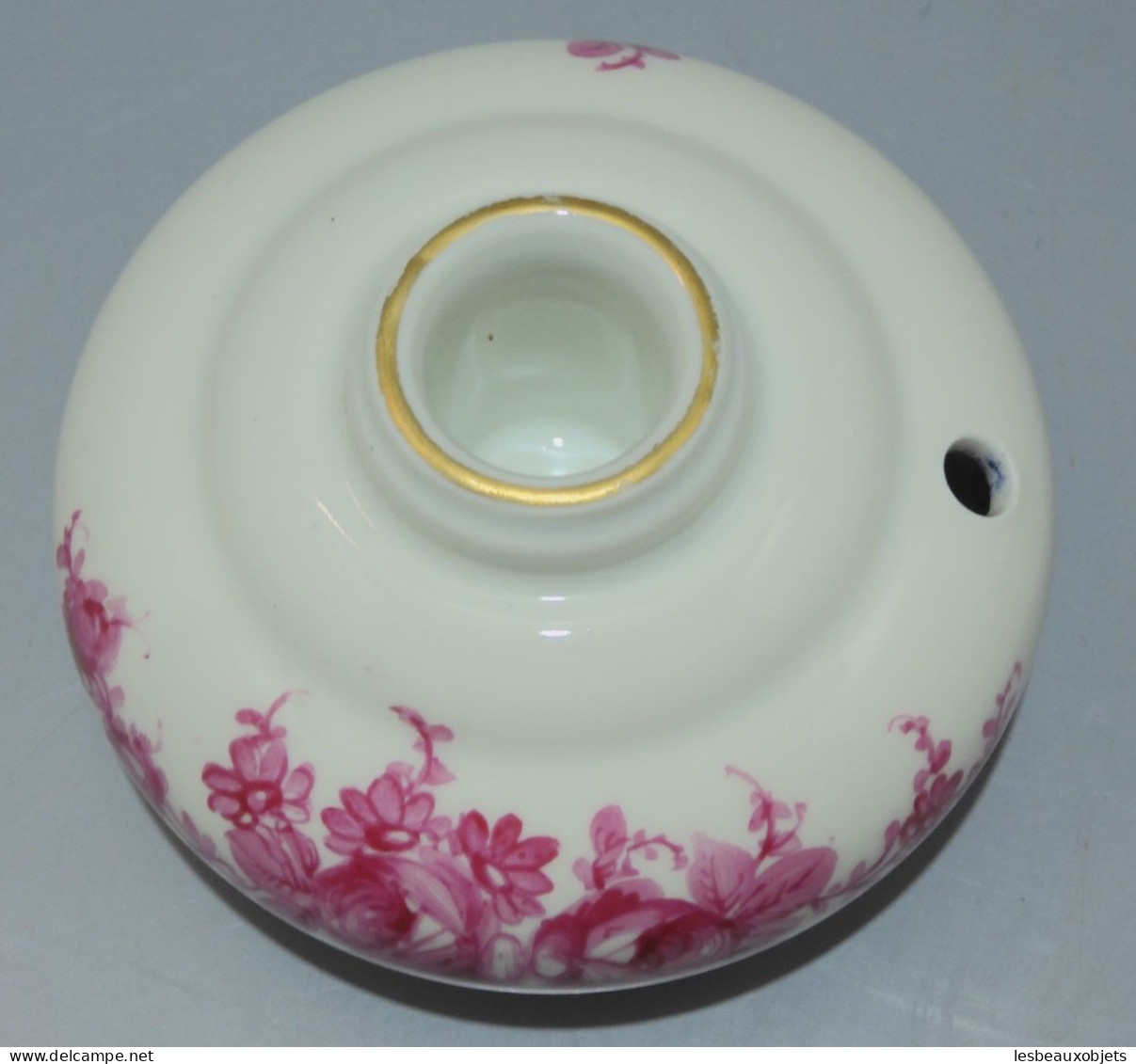 -BEL ENCRIER PORTE PLUME PORCELAINE LIMOGES Décor Main ROSES Couleur Rose   E - Inkwells