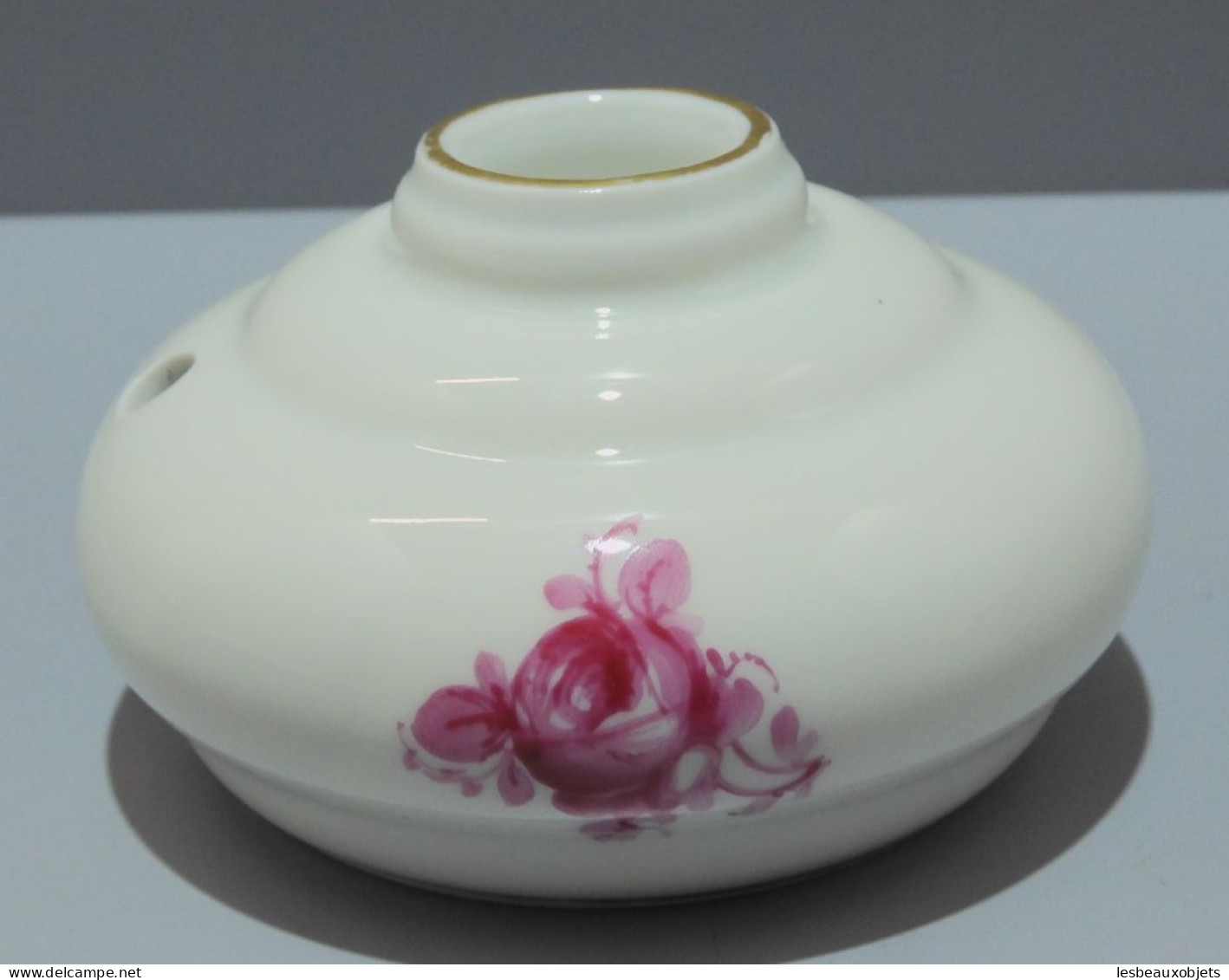 -BEL ENCRIER PORTE PLUME PORCELAINE LIMOGES Décor Main ROSES Couleur Rose   E - Inkwells