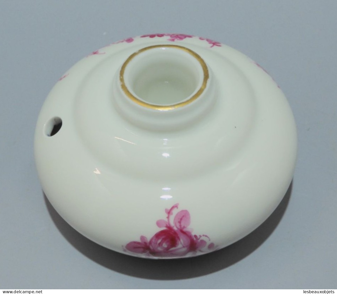 -BEL ENCRIER PORTE PLUME PORCELAINE LIMOGES Décor Main ROSES Couleur Rose   E - Inkwells