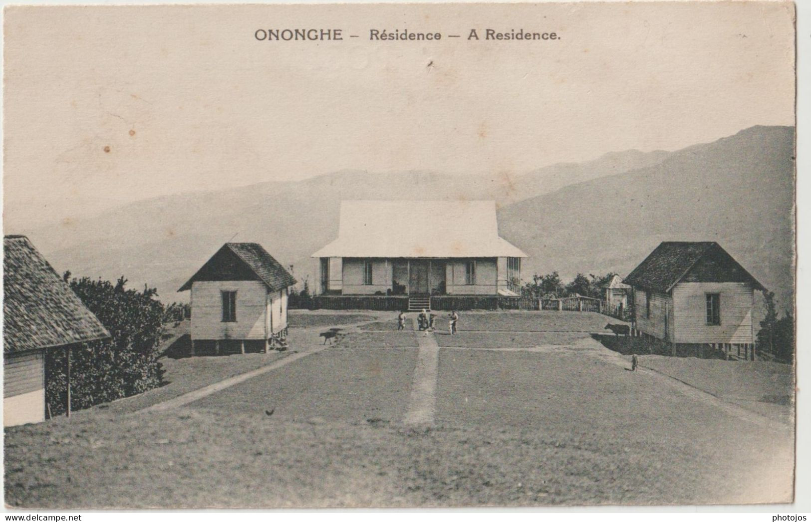 Post Card   Ononghe (Papouasie  Papua)  Une Résidence Habitation Coloniale   Ed Missionnaires  Du Sacré Cooeur - Papouasie-Nouvelle-Guinée