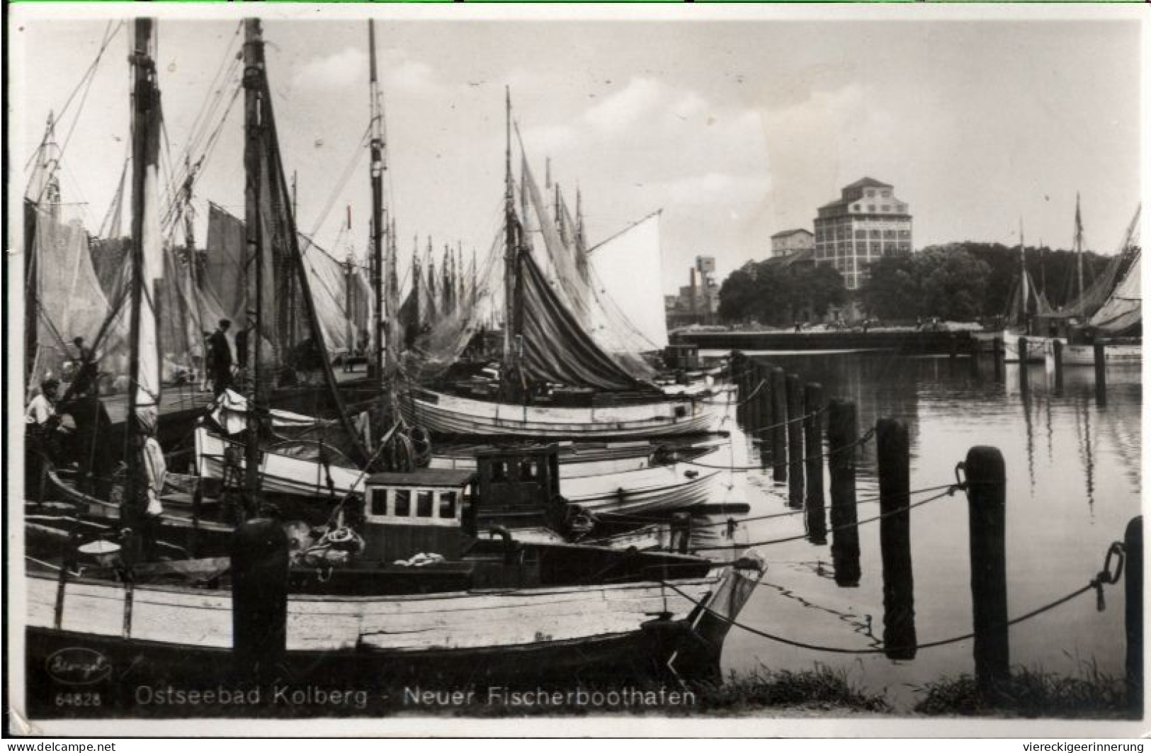 ! Alte Ansichtskarte Aus Kolberg, Neuer Fischerboothafen, 1933 - Pommern