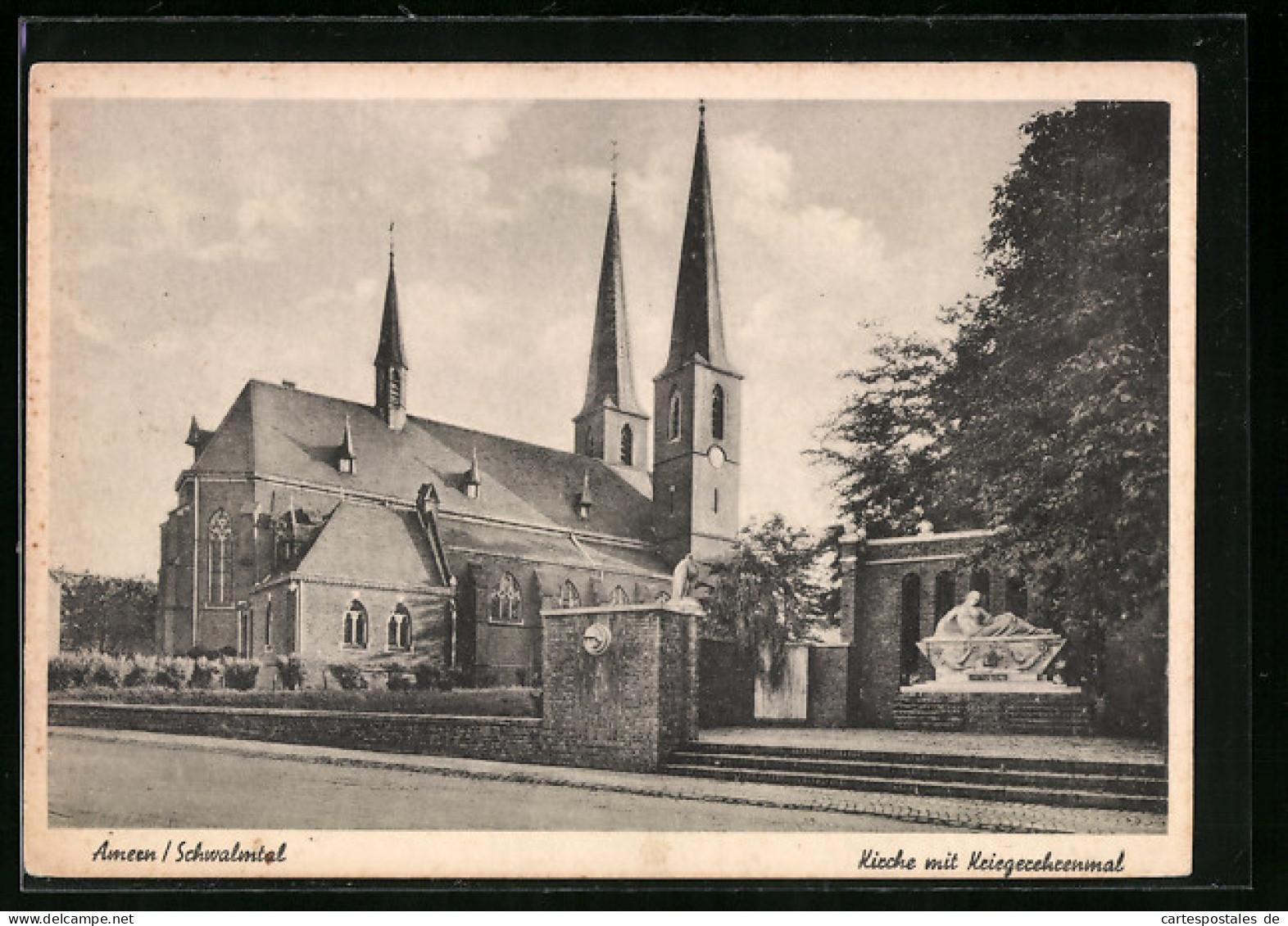 AK Amern / Schwalmtal, Kirche Mit Kriegerehrenmal  - Schwalmtal