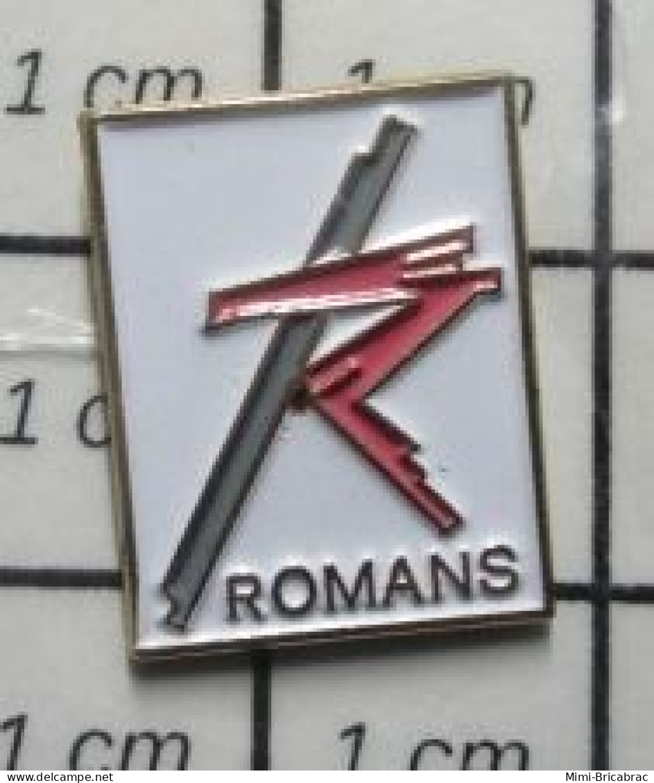 812A Pin's Pins / Beau Et Rare / VILLES / ROMANS C'est Toute Une Histoire !! - Photographie