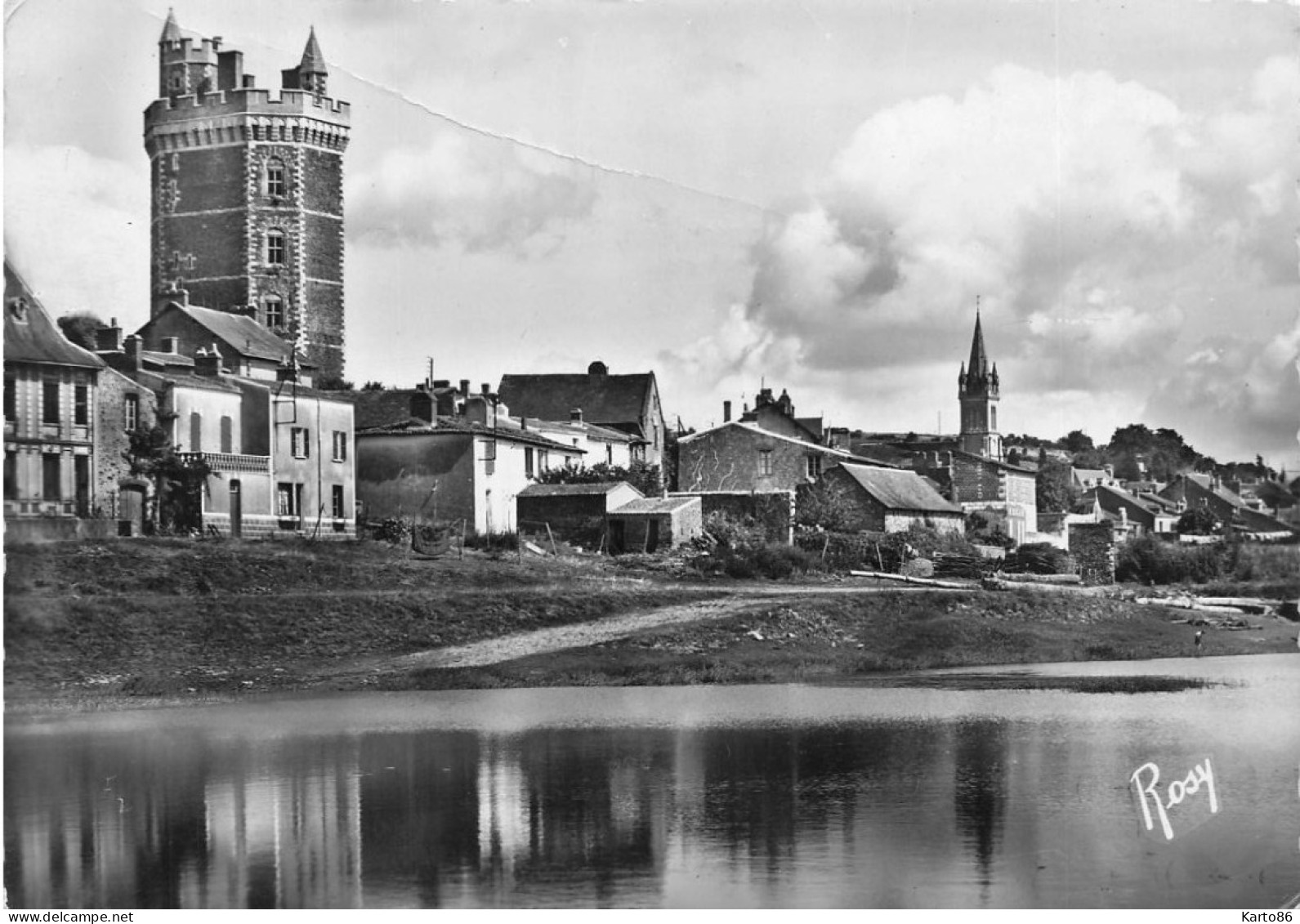 Oudon * Vue Partielle Vers La Tour Et L'église - Oudon