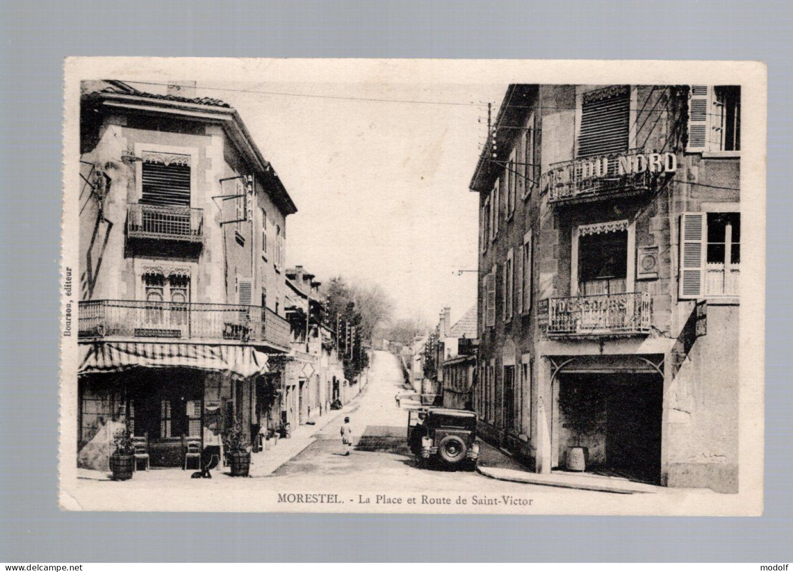 CPA - 38 - Morestel - La Place Et Route De Saint-Victor - Circulée - Morestel