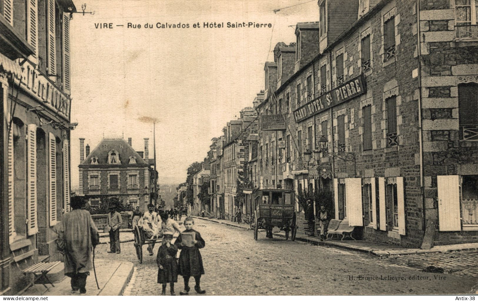 N38 - 14 - VIRE - Calvados - Rue Du Calvados Et Hôtel Saint-Pierre - Vire