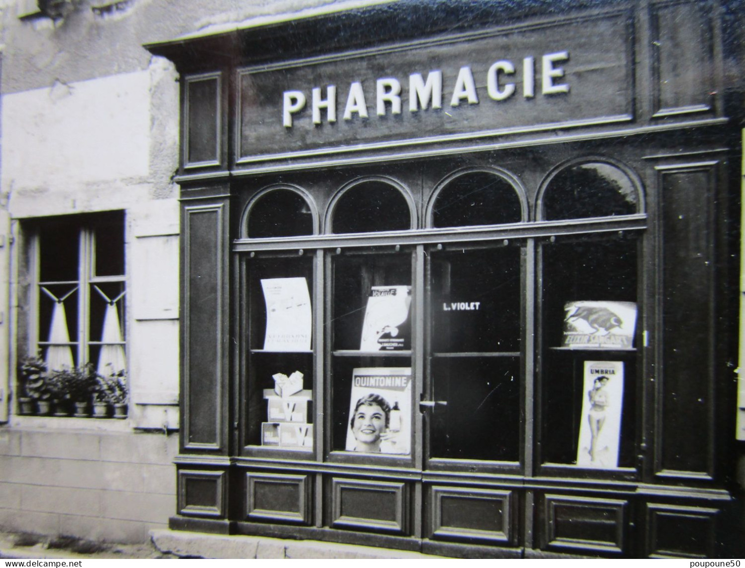 CP 70 Haute Saône MONTBOZON  - Pharmacie  Et Boutique ECO Le Carrefour De La Carotte Et L'hôtel De Ville 1950 - Montbozon