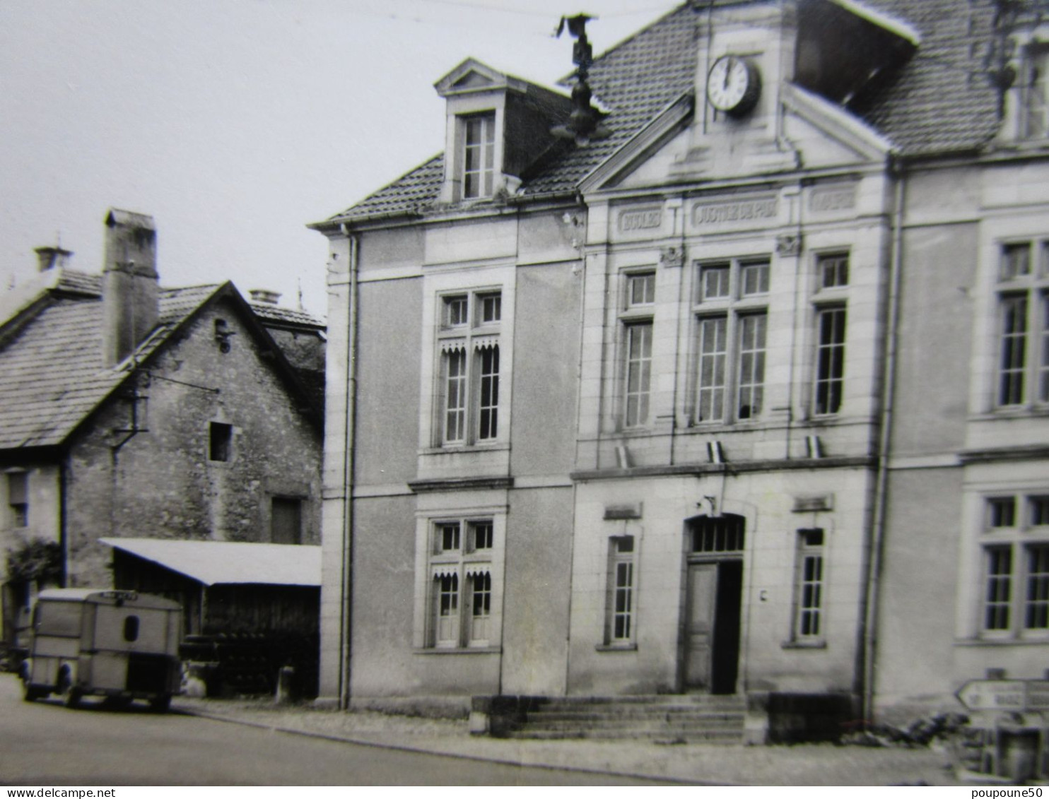 CP 70 Haute Saône MONTBOZON  - Pharmacie  Et Boutique ECO Le Carrefour De La Carotte Et L'hôtel De Ville 1950 - Montbozon