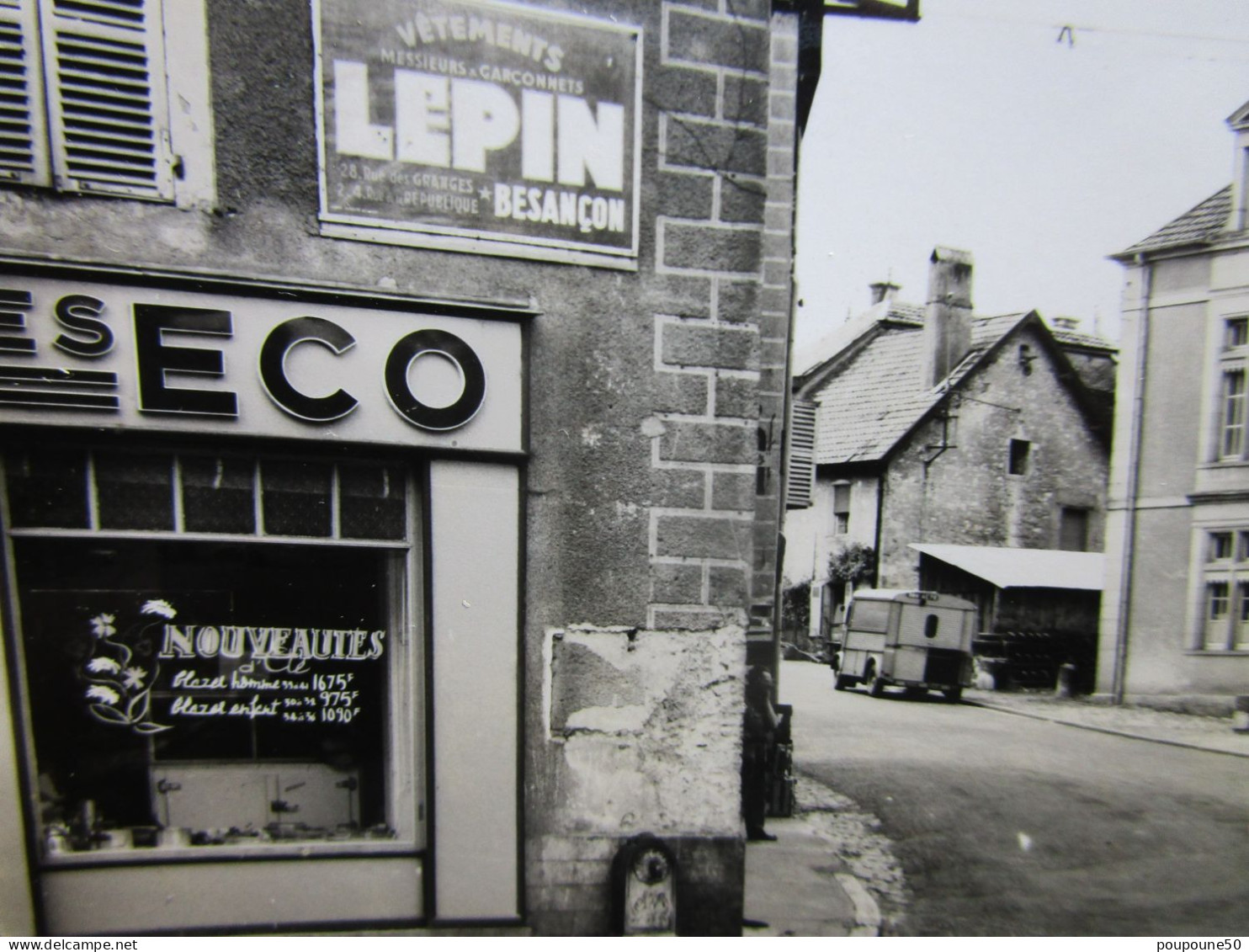 CP 70 Haute Saône MONTBOZON  - Pharmacie  Et Boutique ECO Le Carrefour De La Carotte Et L'hôtel De Ville 1950 - Montbozon