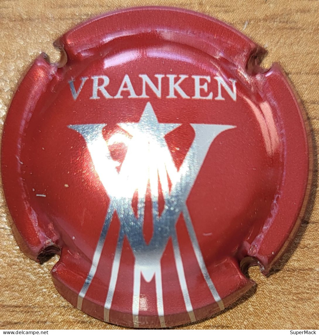 Capsule Champagne VRANKEN Série 02 - V Et étoile, Vranken En Haut, Rouge Métallisé & Argent Nr 39 - Vranken