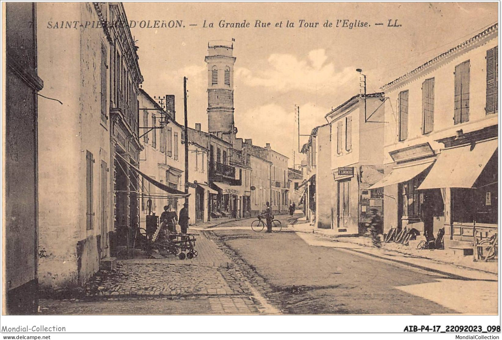 AIBP4-17-0418 - SAINT-PIERRE-D'OLERON - La Grande Rue Et La Tour De L'eglise  - Saint-Pierre-d'Oleron