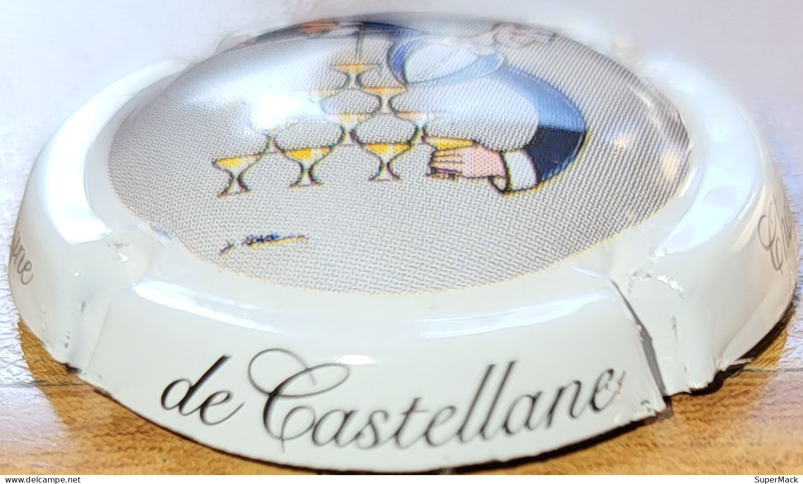 Capsule Champagne DE CASTELLANE Série ??, Ecriture Stylisée Sur Contour Blanc, Polychrome & Blanc Nr 92f - De Castellane