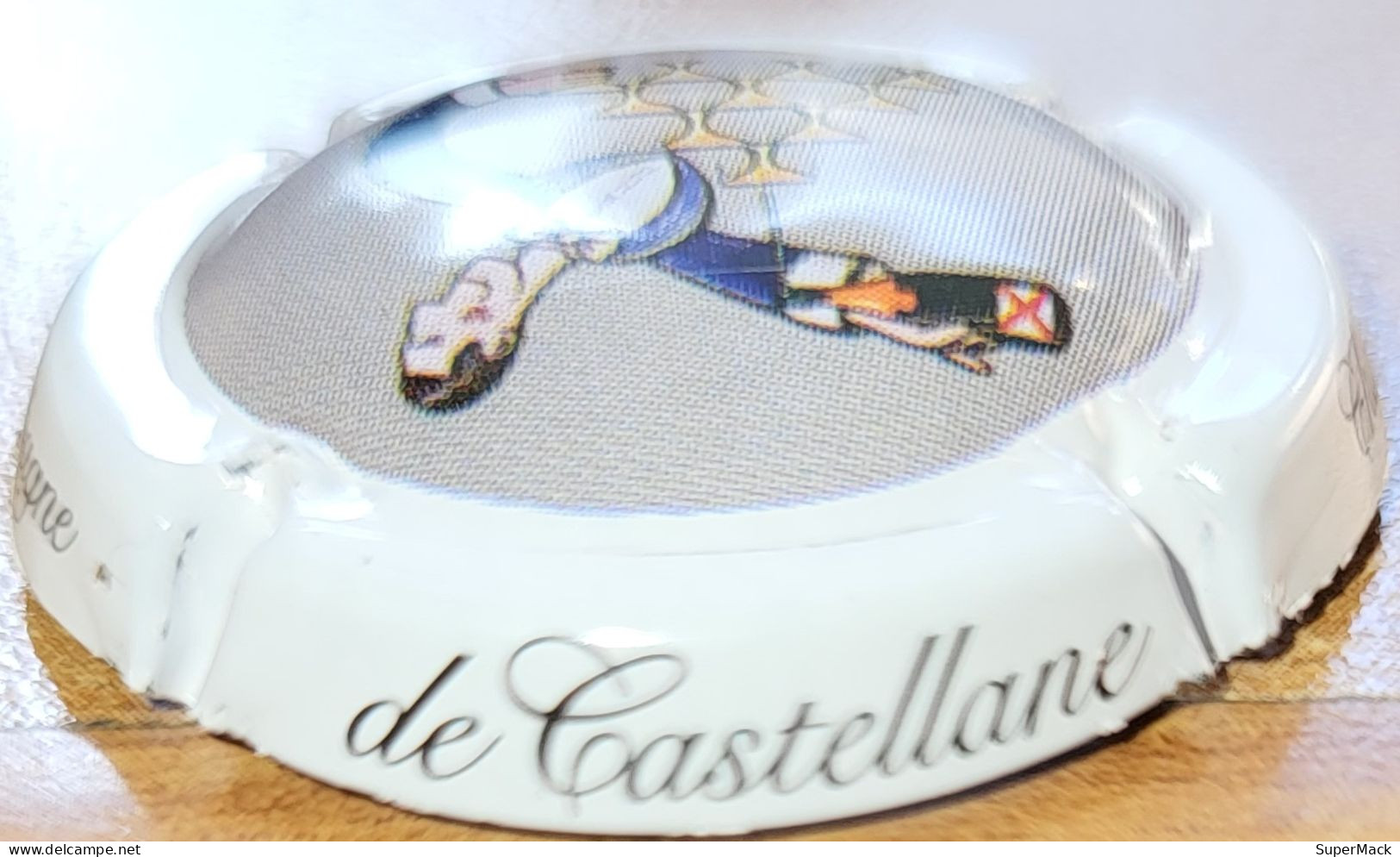 Capsule Champagne DE CASTELLANE Série ??, Ecriture Stylisée Sur Contour Blanc, Polychrome & Blanc Nr 92f - De Castellane