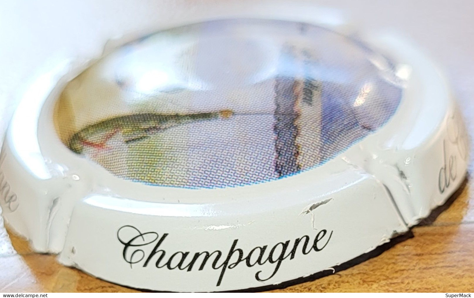 Capsule Champagne DE CASTELLANE Série ??, Ecriture Stylisée Sur Contour Blanc, Polychrome & Blanc Nr 92a - De Castellane