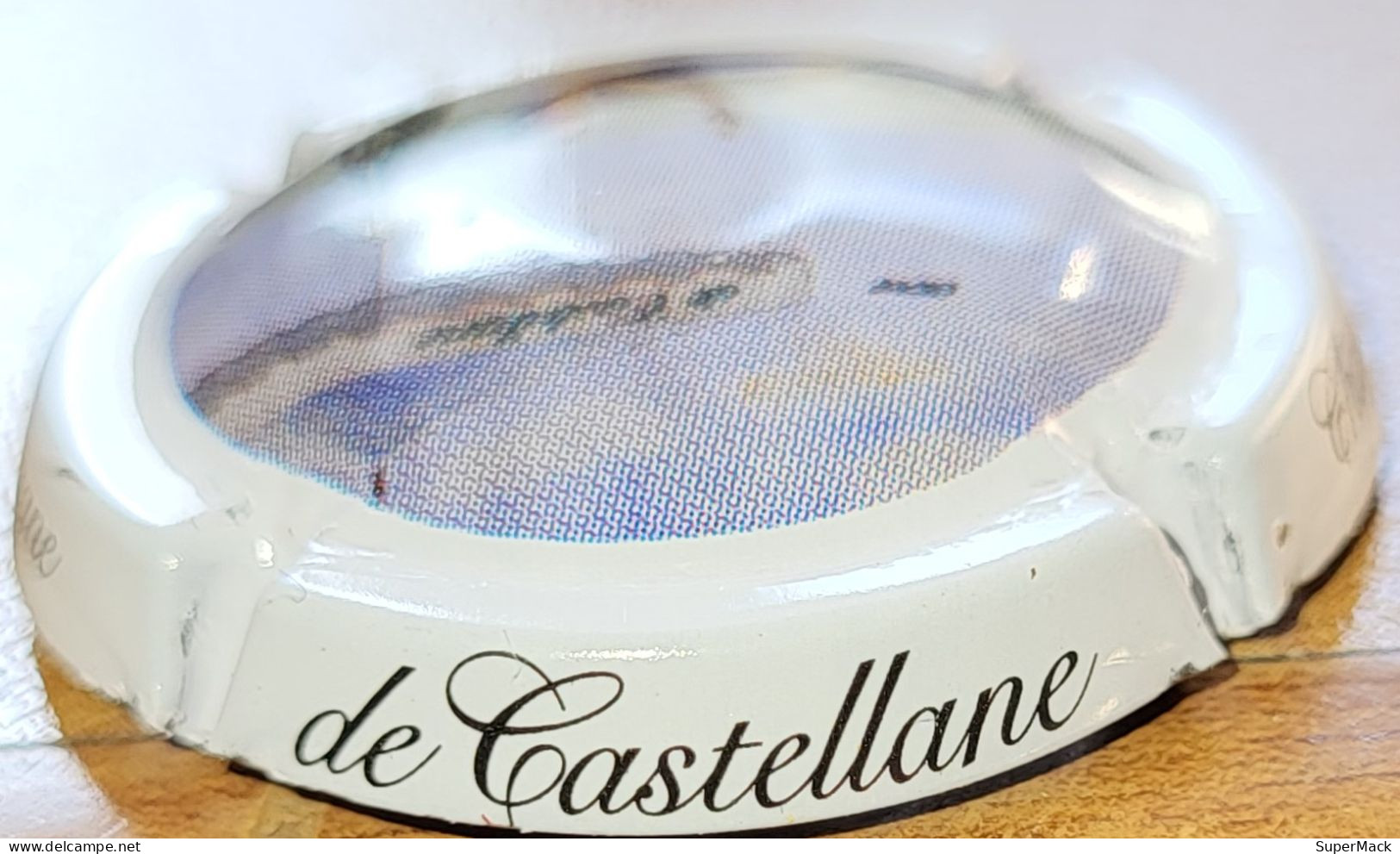 Capsule Champagne DE CASTELLANE Série ??, Ecriture Stylisée Sur Contour Blanc, Polychrome & Blanc Nr 92a - De Castellane