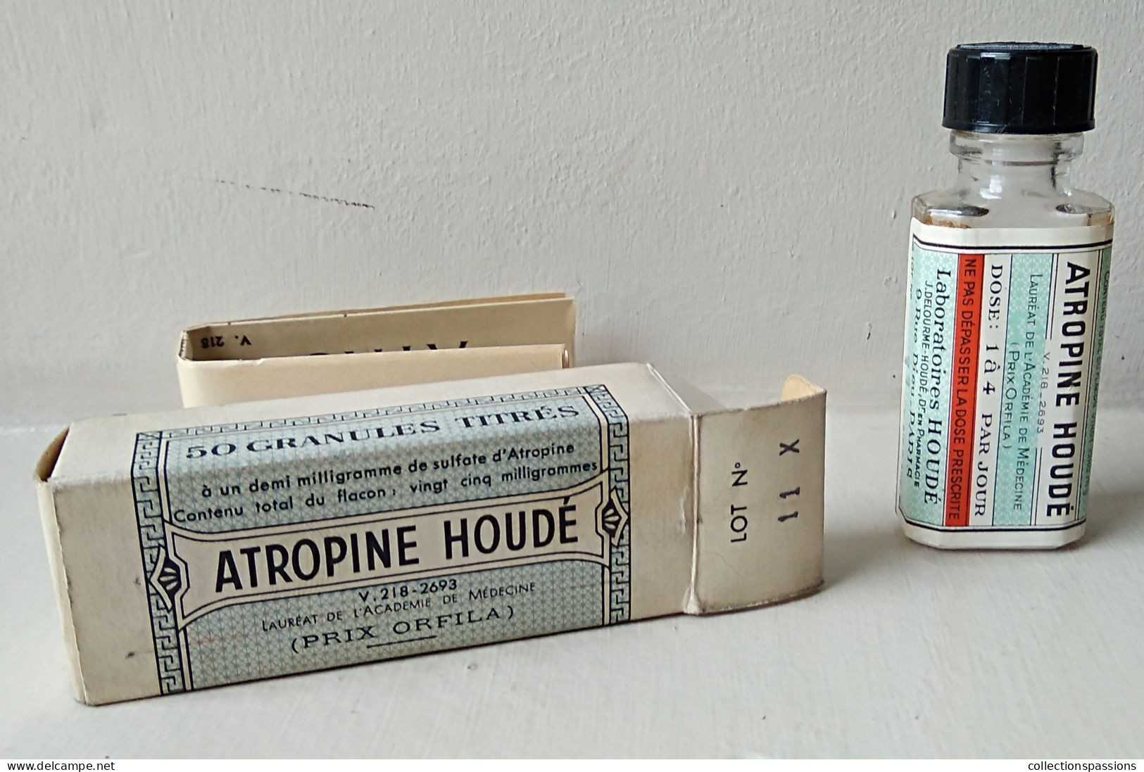 - Ancienne Bouteille De Granules Dans Sa Boite. Atropine Houdé - Objet Ancien De Collection - Pharmacie - - Medizinische Und Zahnmedizinische Geräte